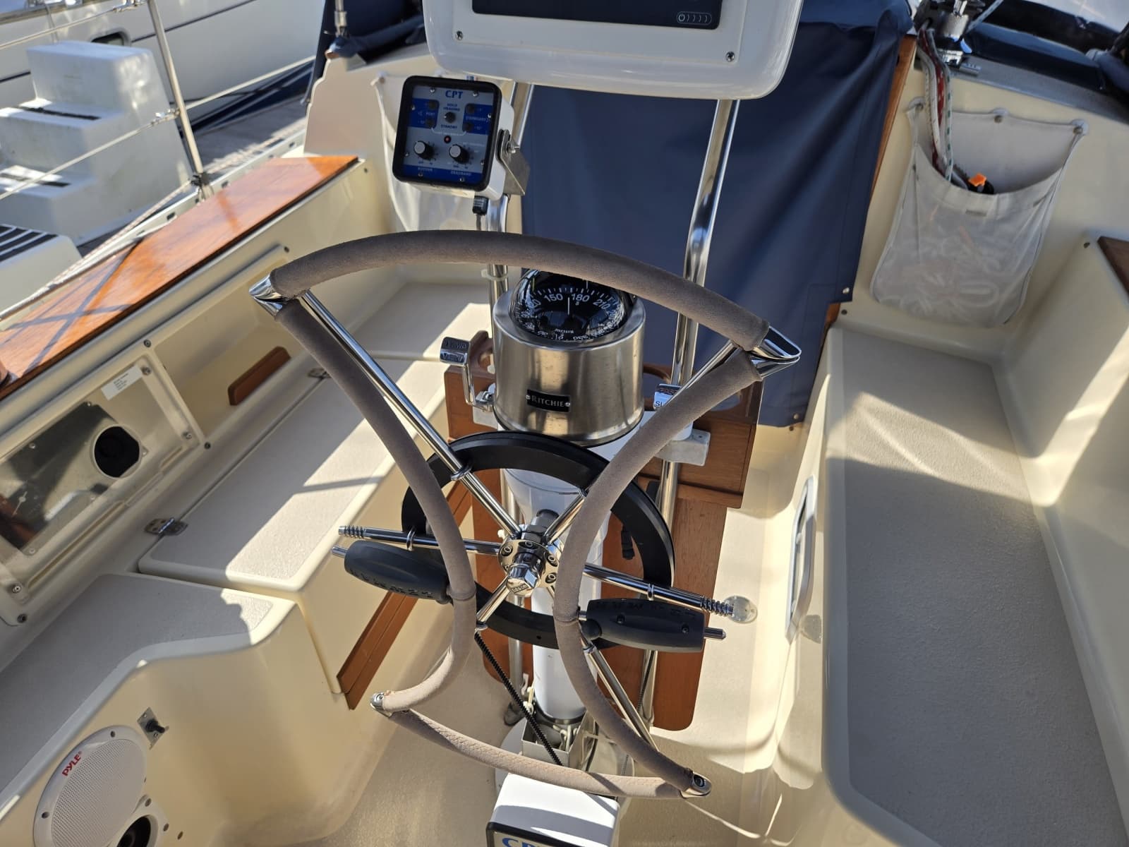 1994 Caliber 35 - Photo 25
