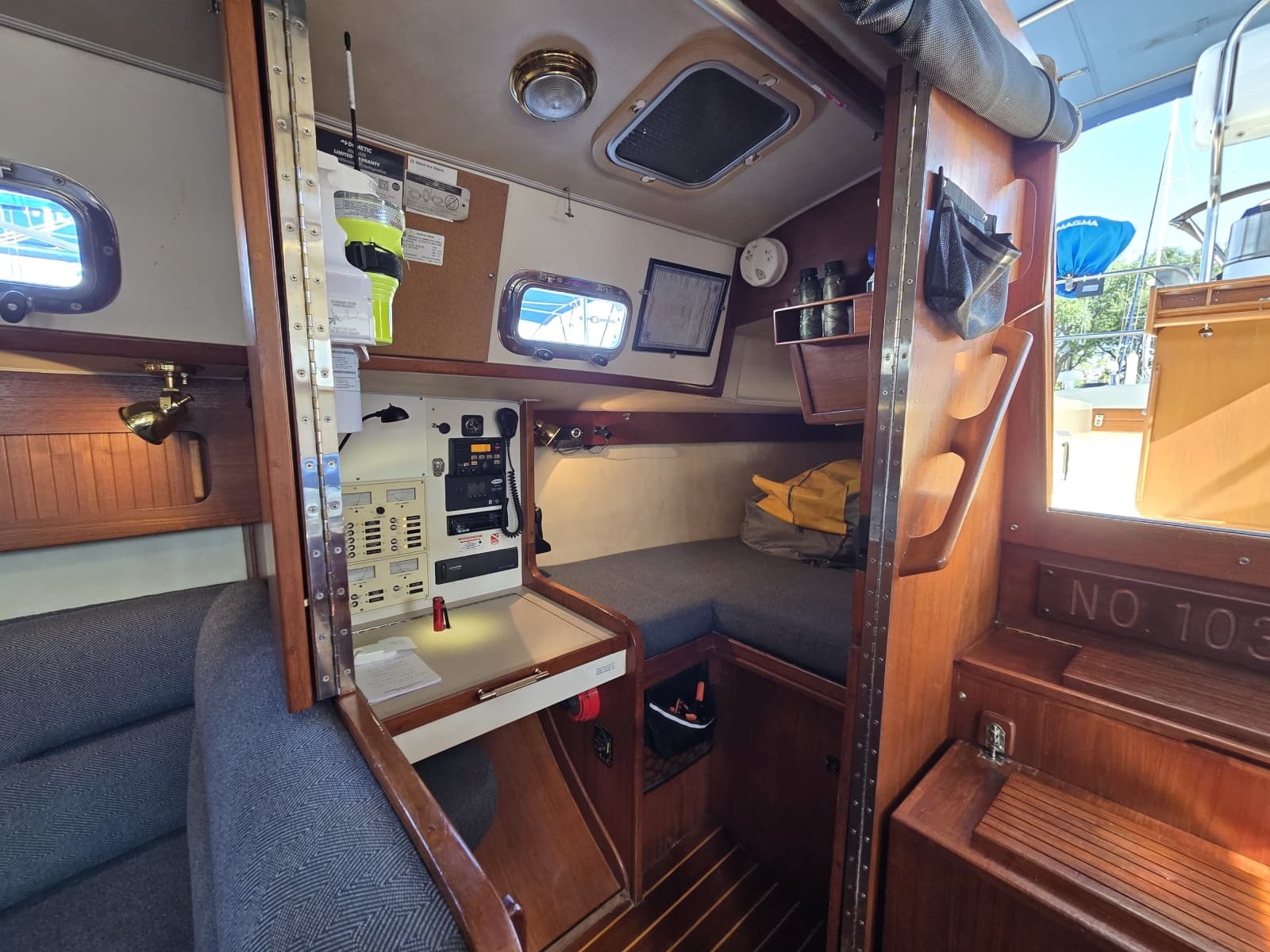 1994 Caliber 35 - Photo 33
