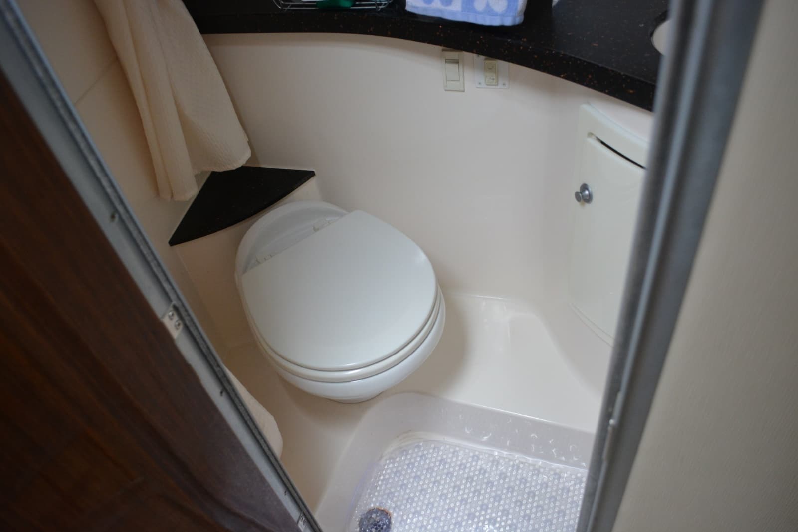 2014 Regal 28 Express - Photo 23
