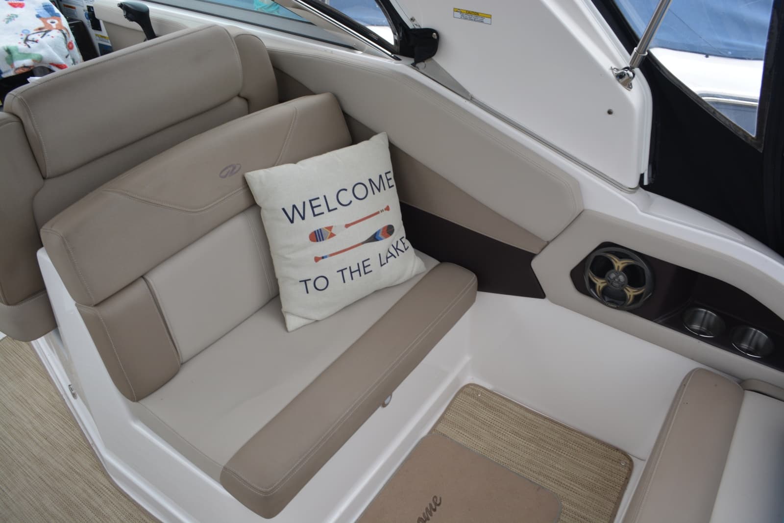 2014 Regal 28 Express - Photo 10