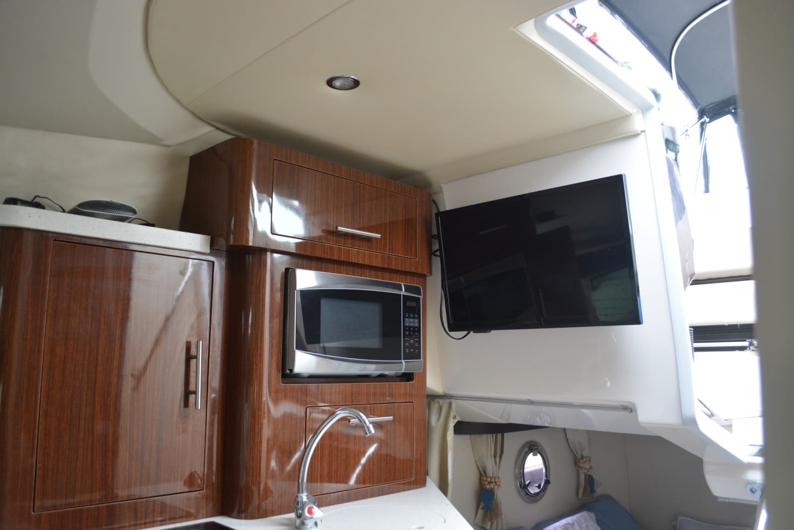 2014 Regal 28 Express - Photo 21