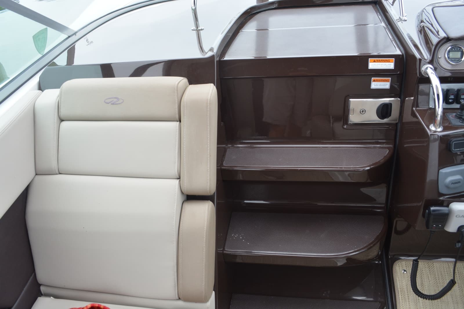 2014 Regal 28 Express - Photo 12