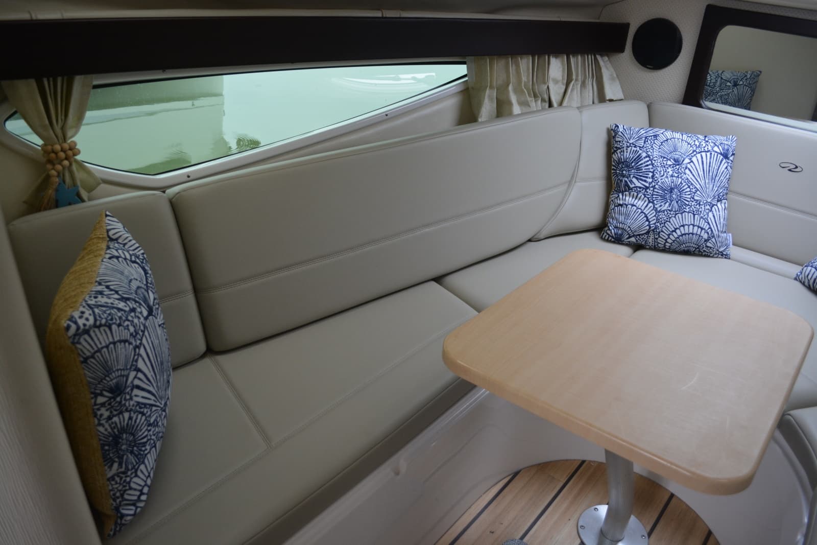 2014 Regal 28 Express - Photo 16
