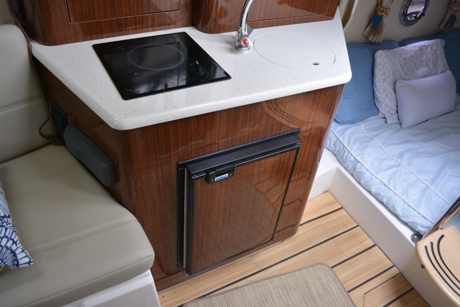 2014 Regal 28 Express - Photo 19