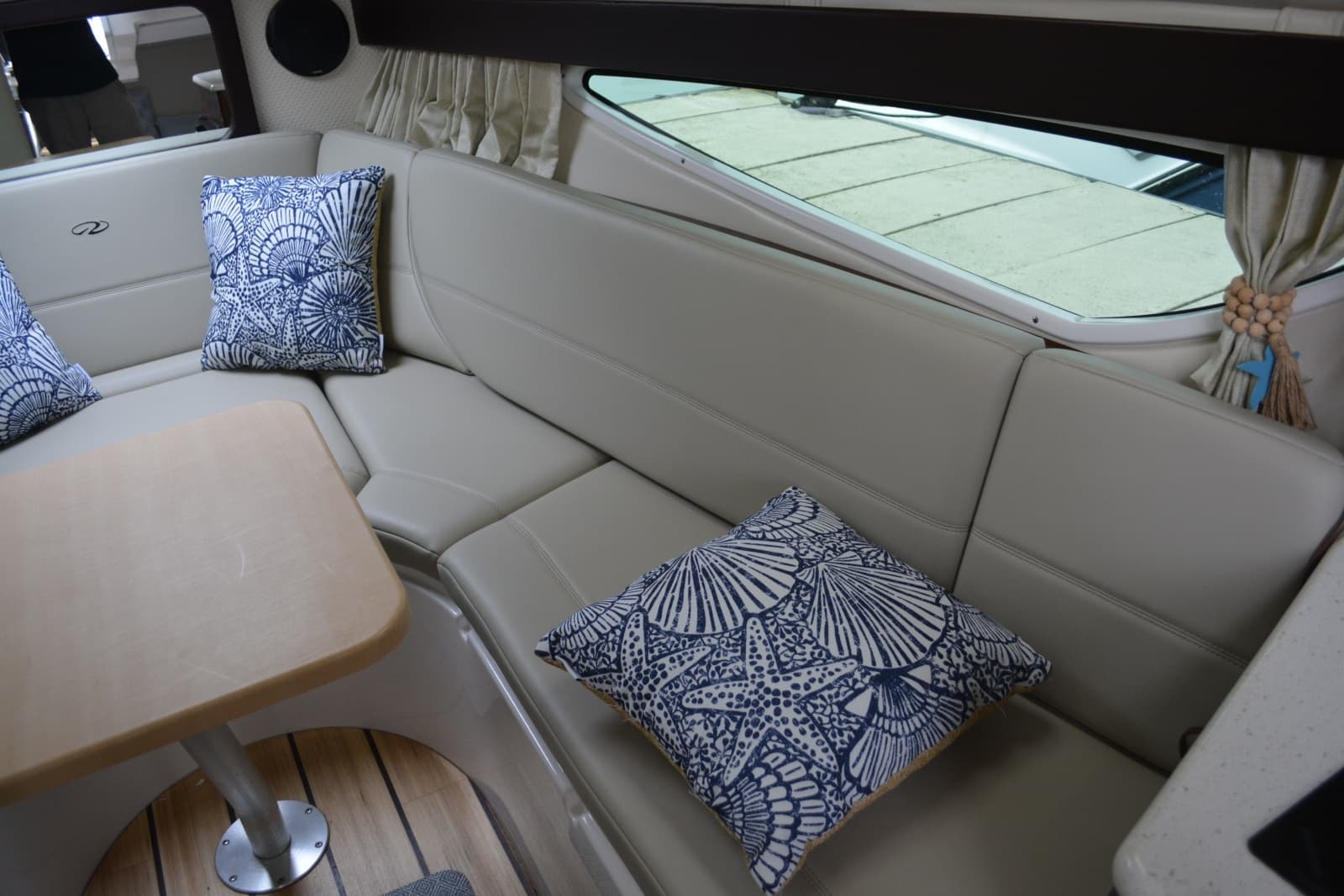 2014 Regal 28 Express - Photo 17