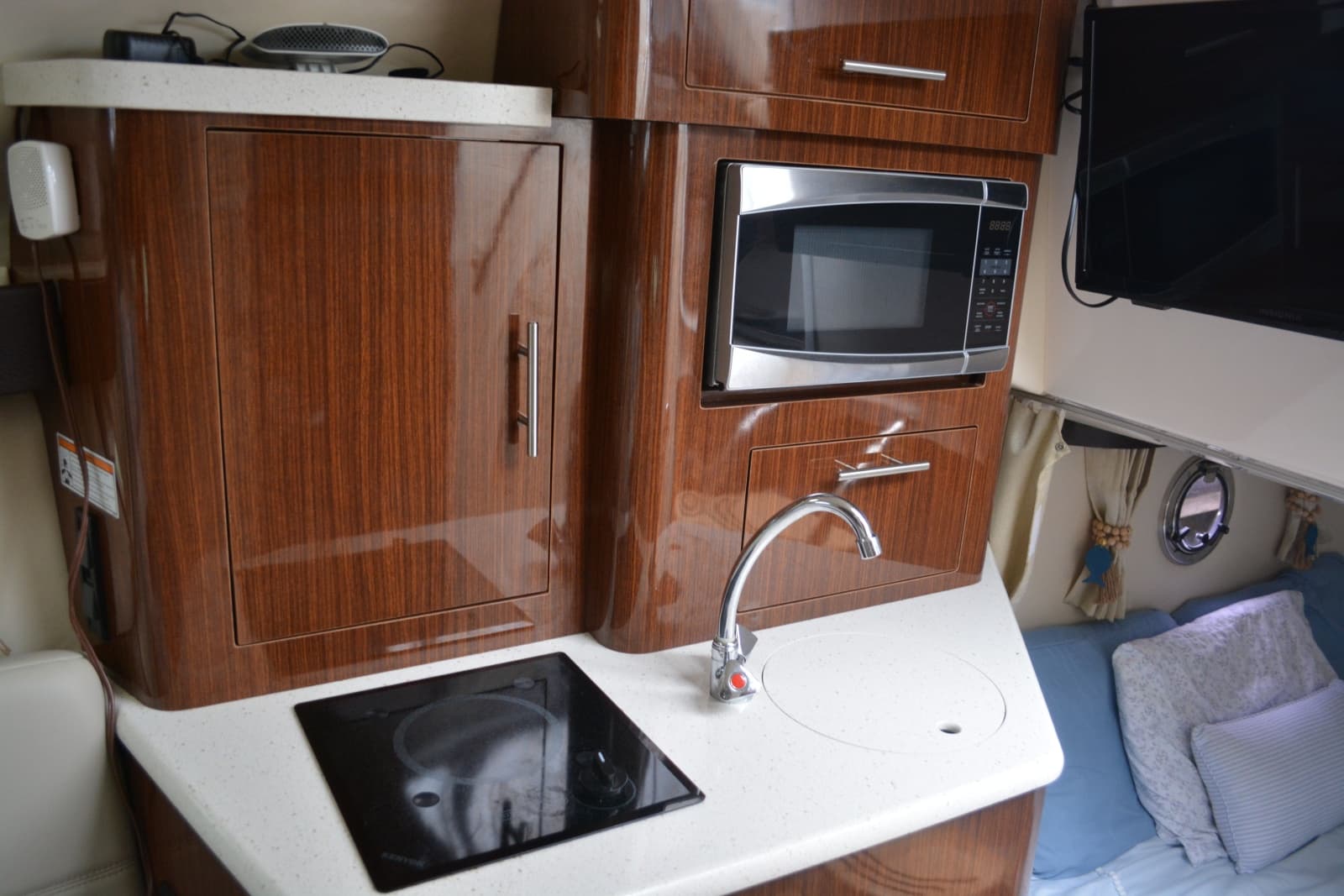 2014 Regal 28 Express - Photo 20