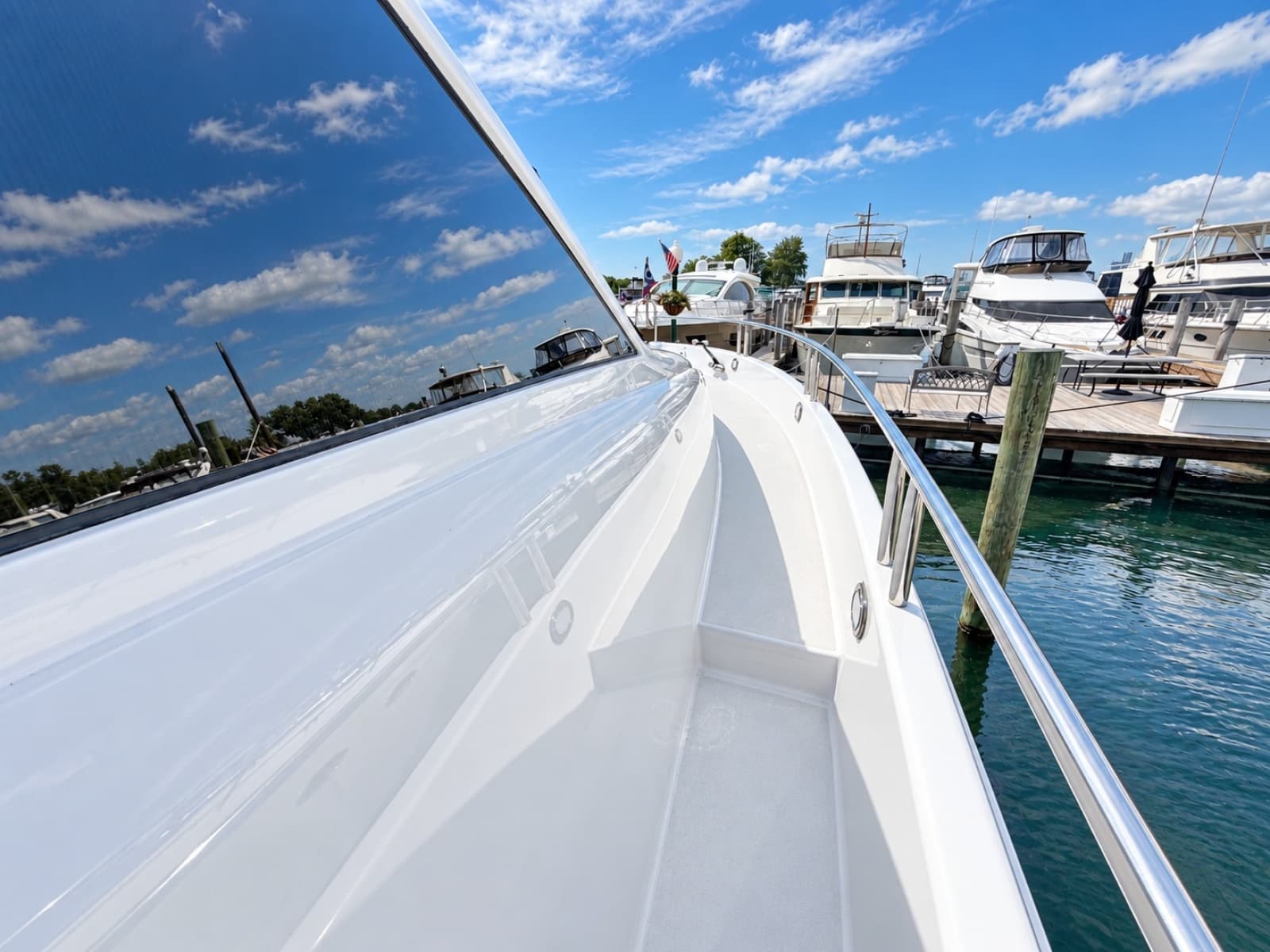 2002 Lazzara Yachts 80 Skylounge - Photo 27