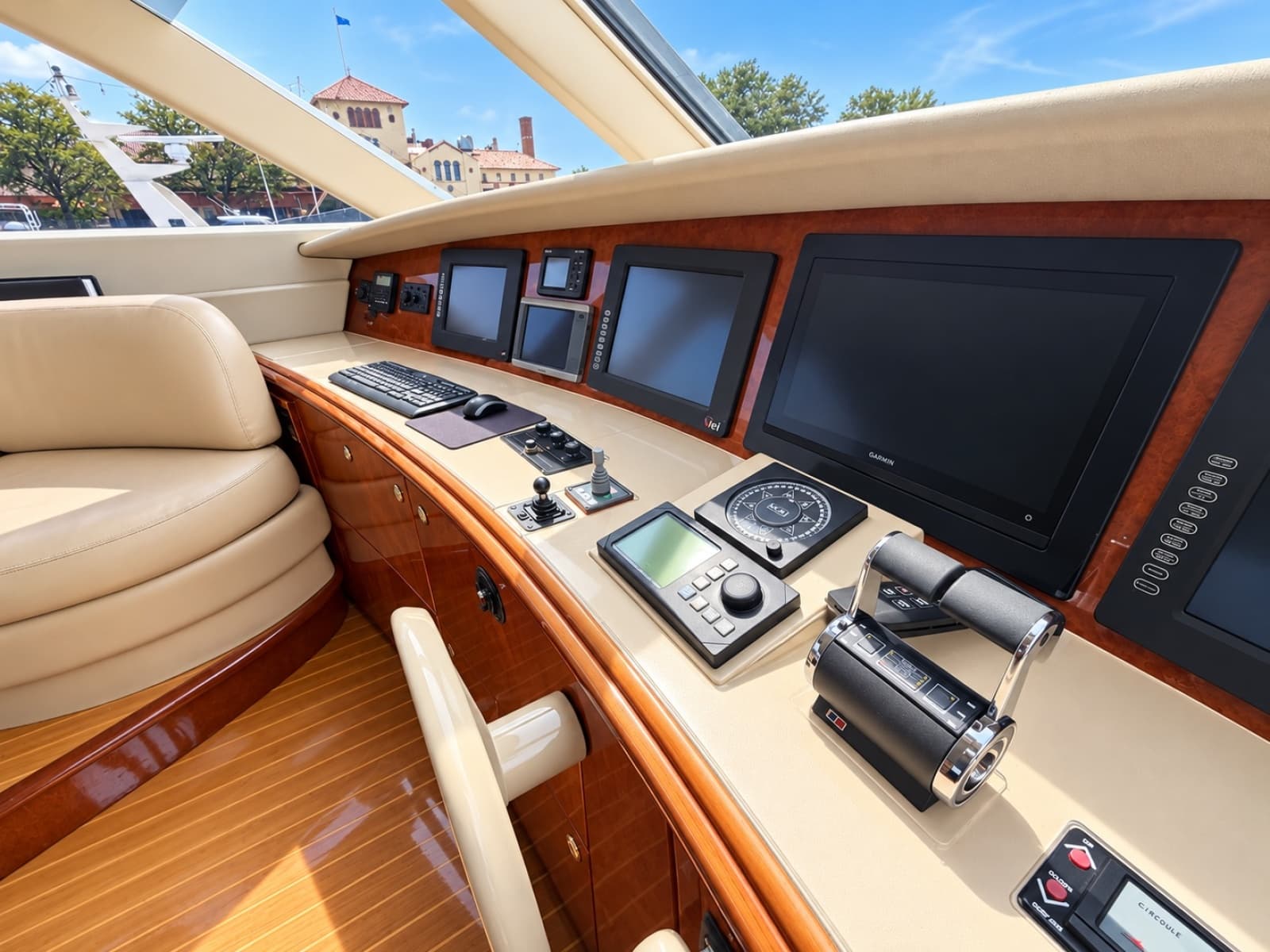 2002 Lazzara Yachts 80 Skylounge - Photo 50