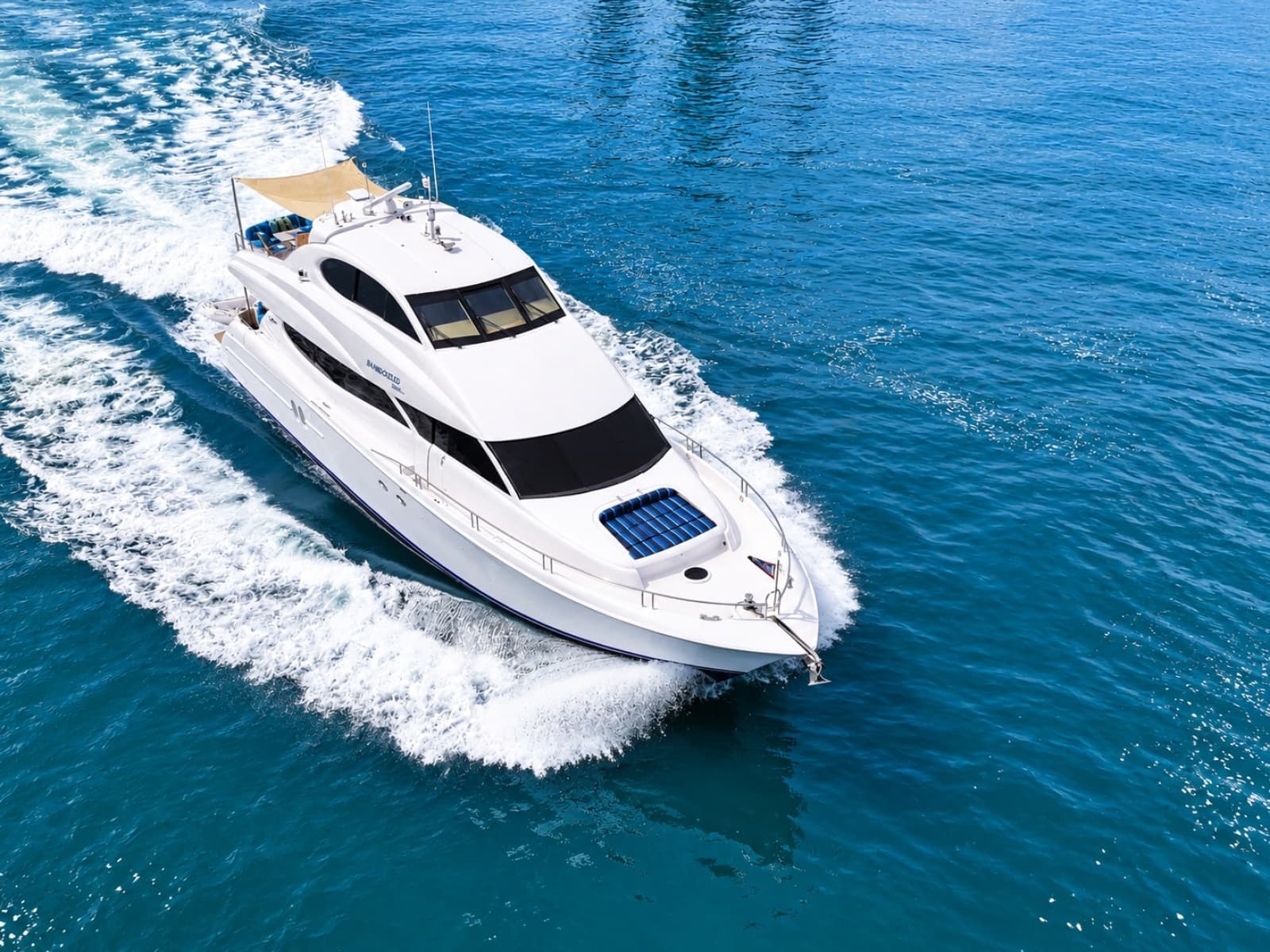 2002 Lazzara Yachts 80 Skylounge - Photo 15