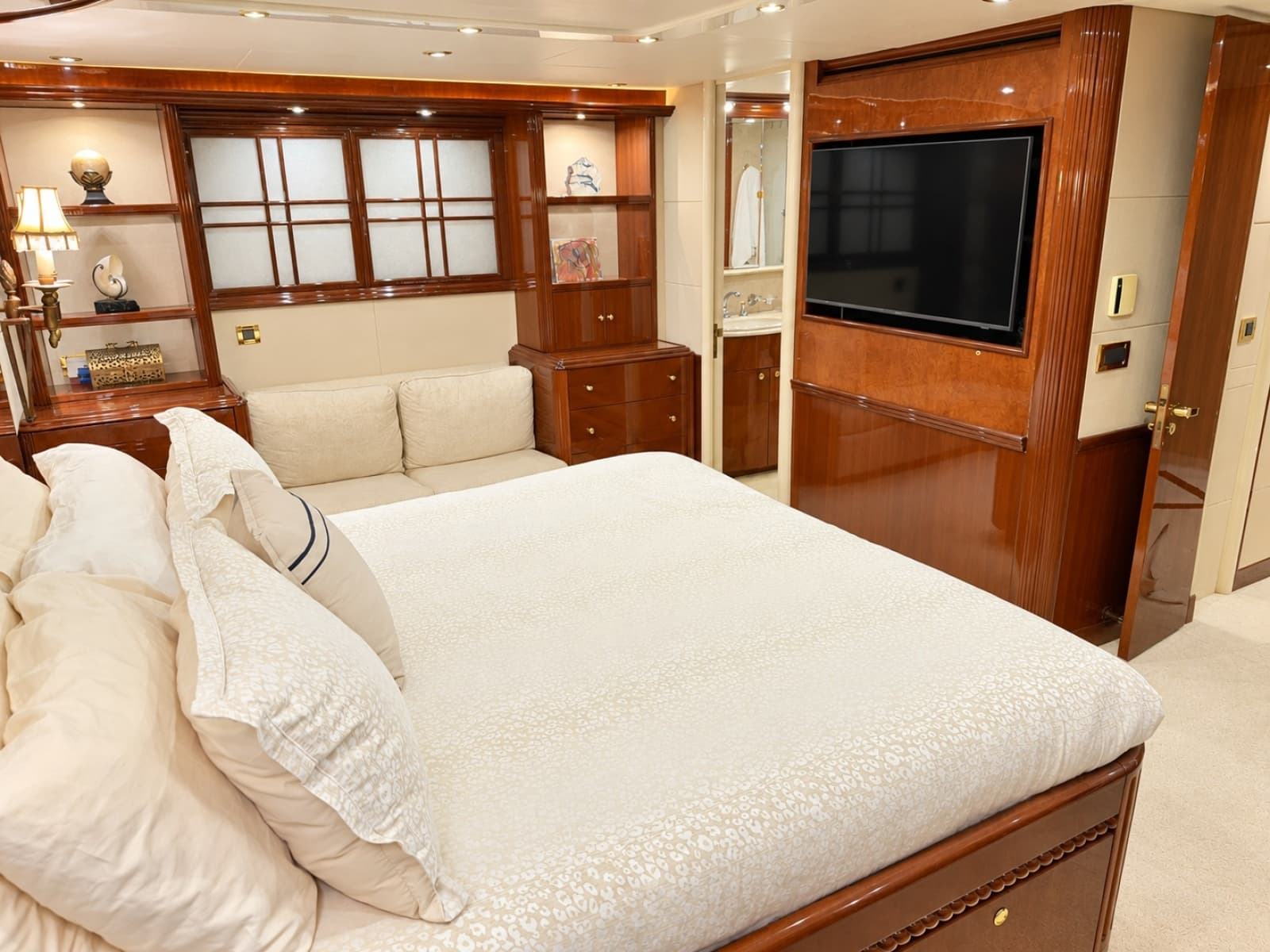 2002 Lazzara Yachts 80 Skylounge - Photo 63