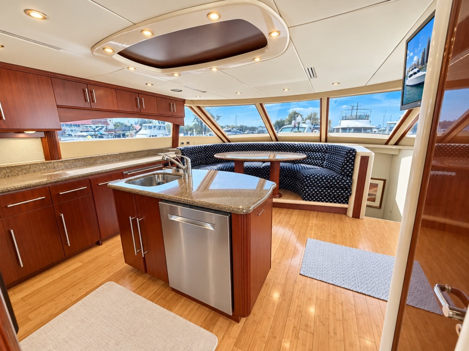 2002 Lazzara Yachts 80 Skylounge - Photo 39