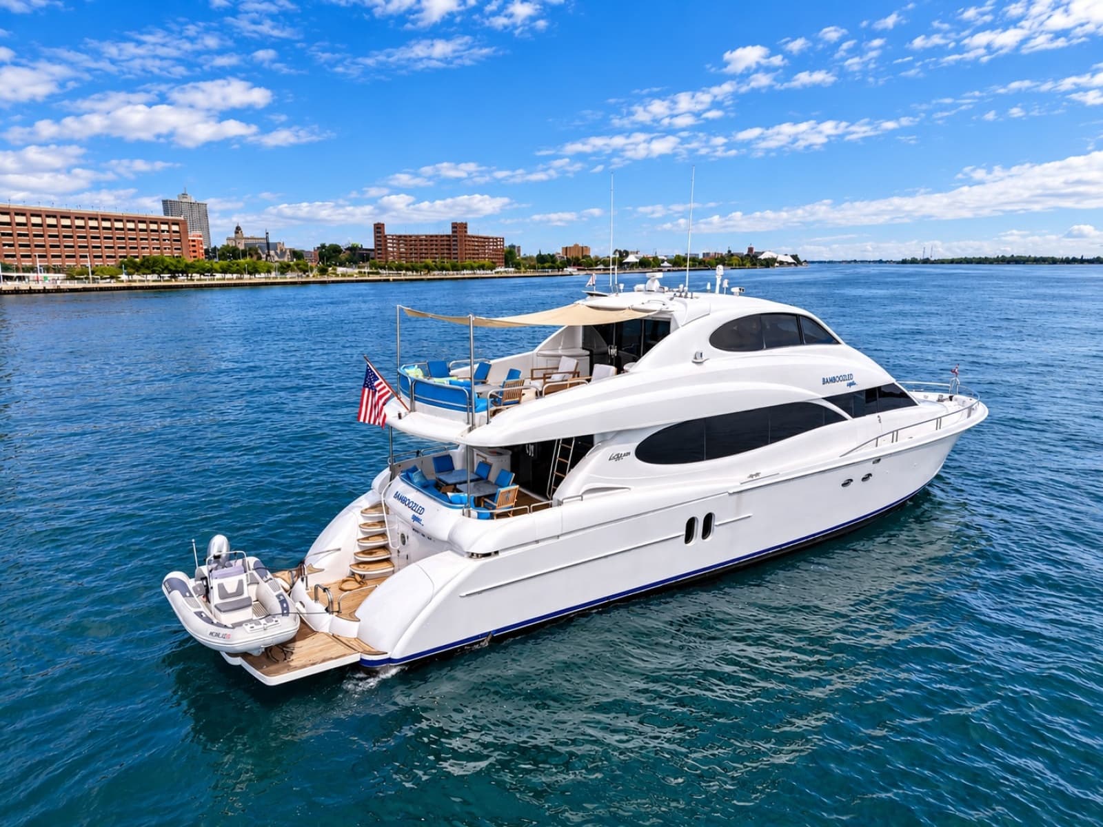 2002 Lazzara Yachts 80 Skylounge - Photo 3