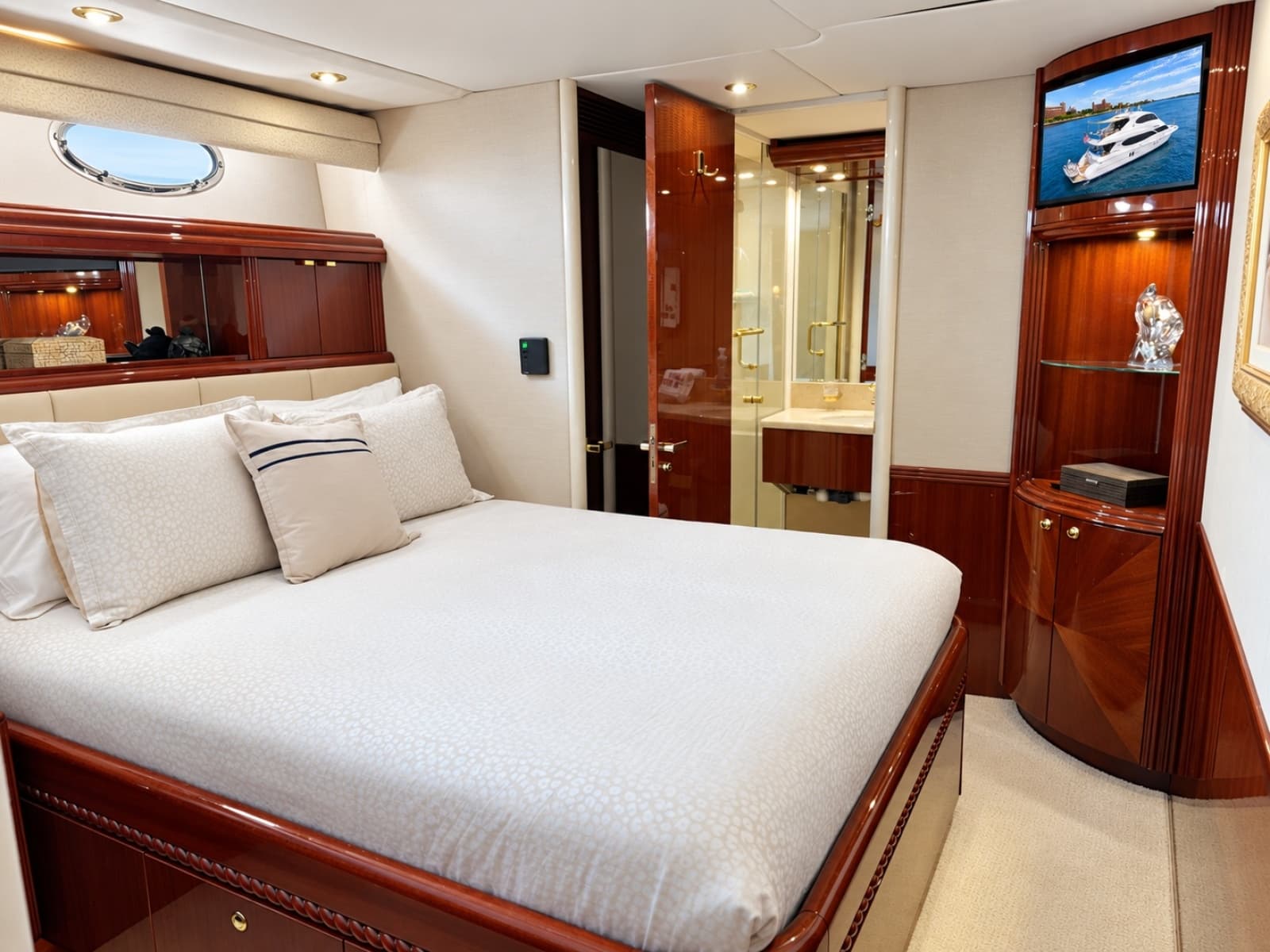 2002 Lazzara Yachts 80 Skylounge - Photo 75