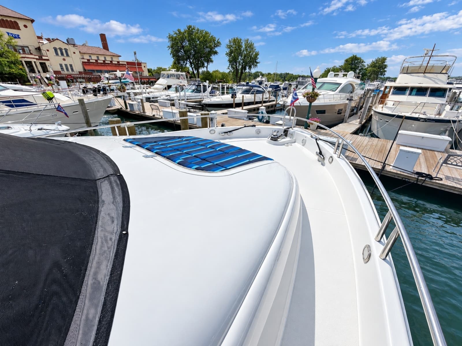 2002 Lazzara Yachts 80 Skylounge - Photo 29