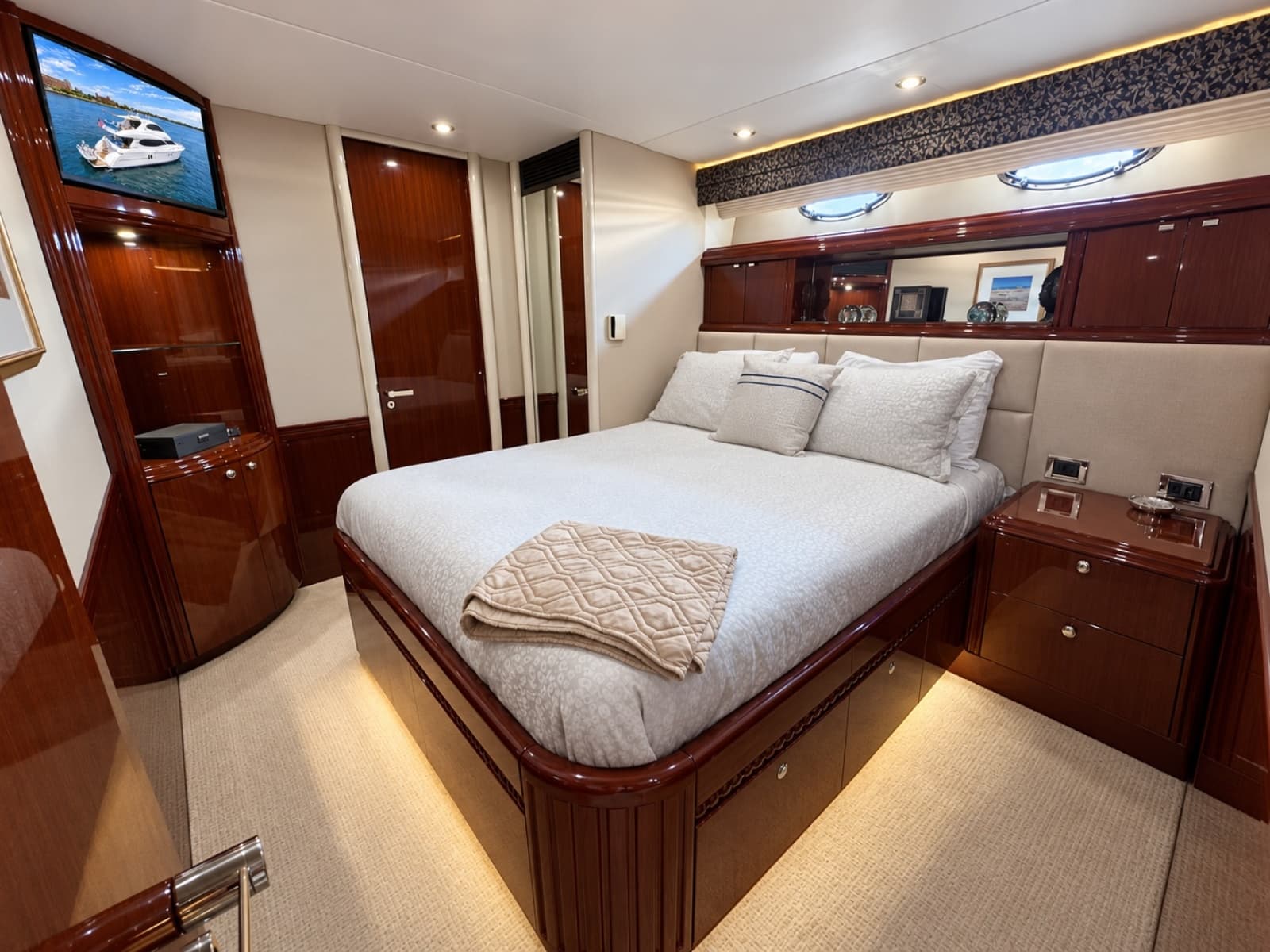 2002 Lazzara Yachts 80 Skylounge - Photo 82