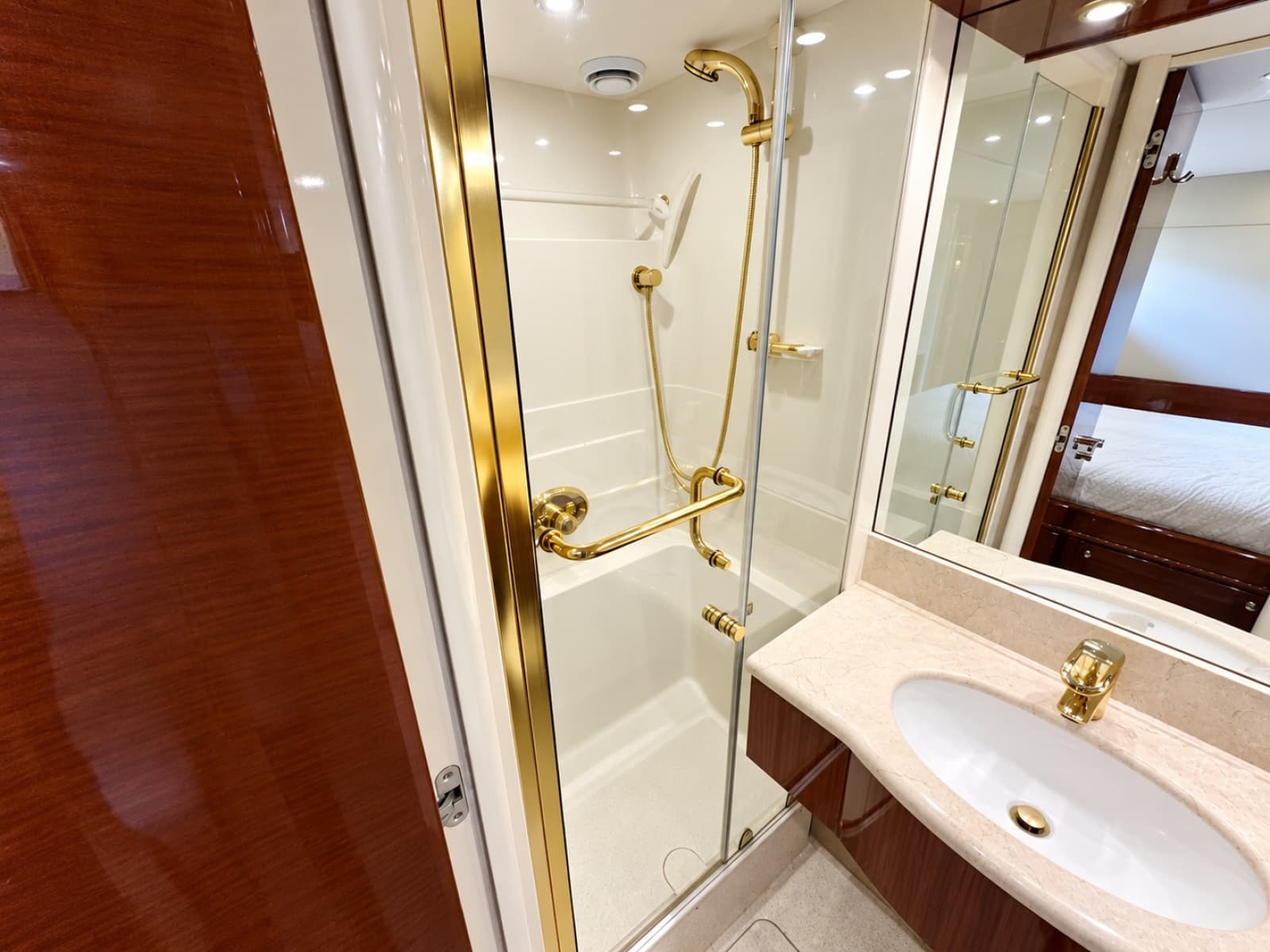 2002 Lazzara Yachts 80 Skylounge - Photo 79
