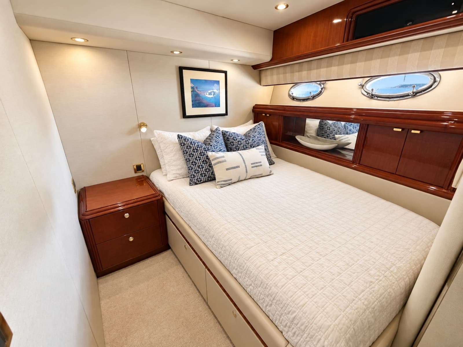 2002 Lazzara Yachts 80 Skylounge - Photo 95