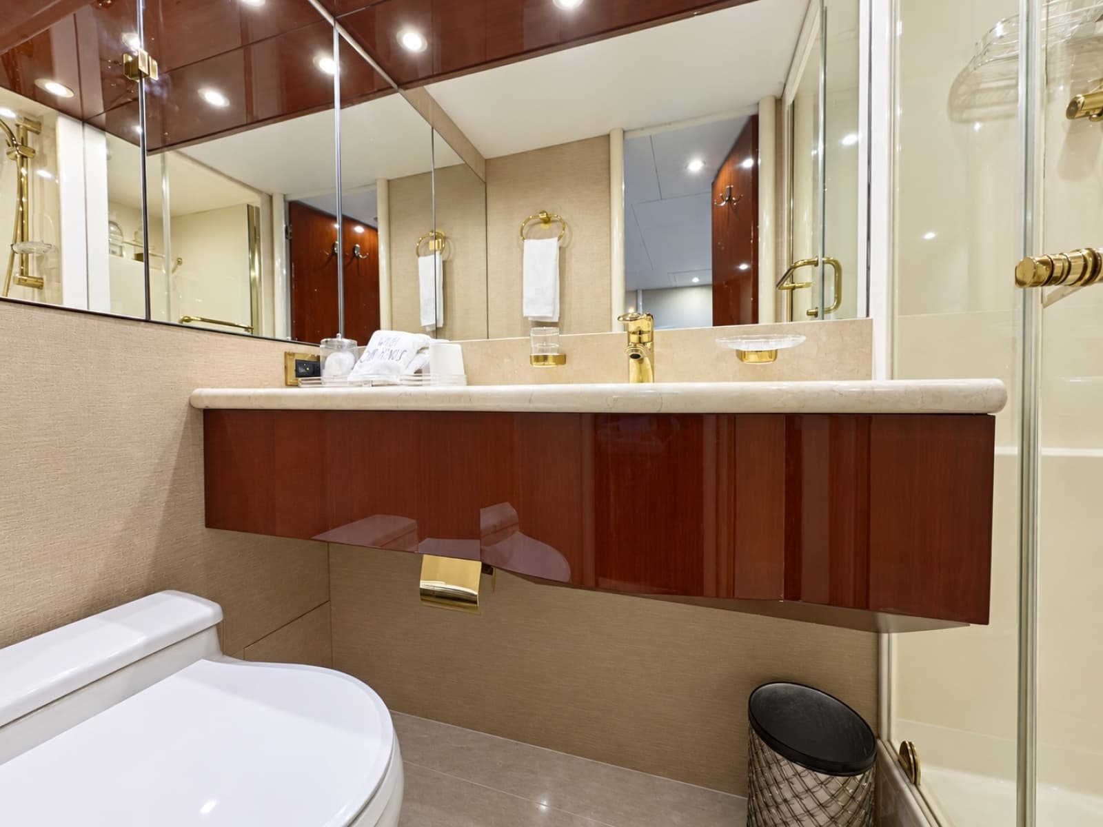 2002 Lazzara Yachts 80 Skylounge - Photo 90