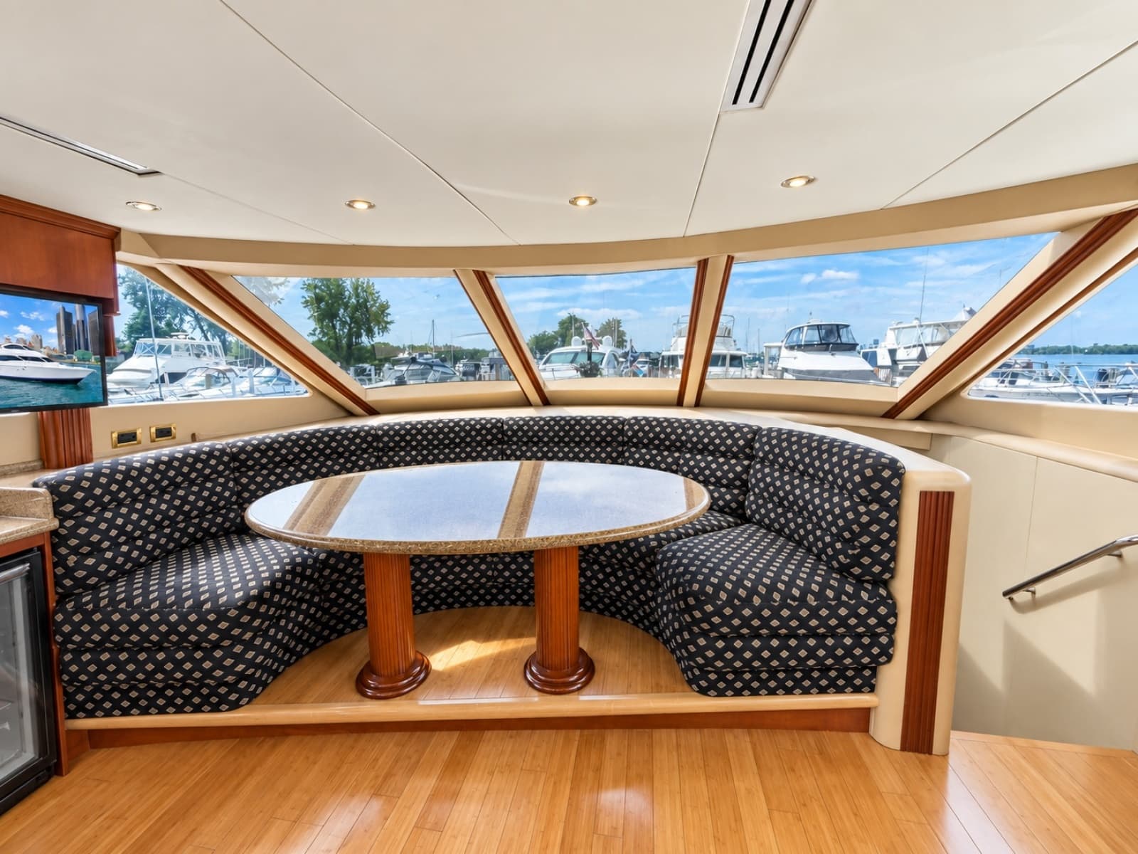 2002 Lazzara Yachts 80 Skylounge - Photo 42
