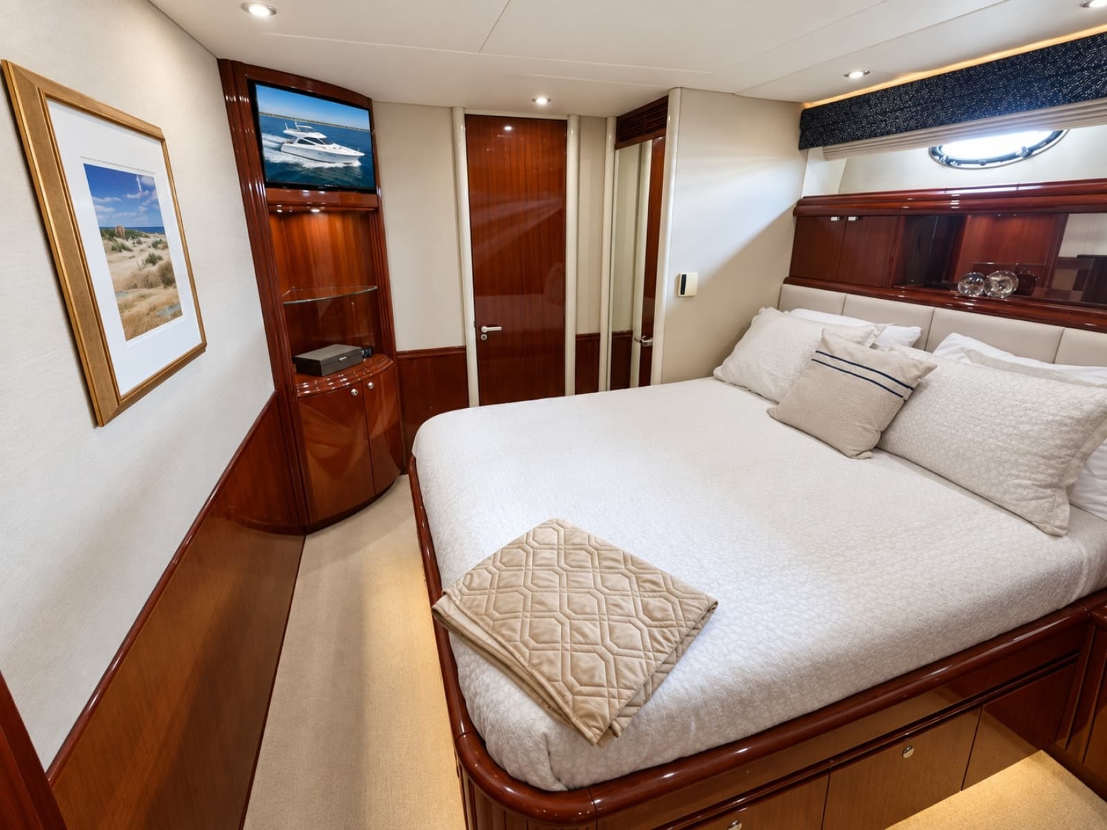 2002 Lazzara Yachts 80 Skylounge - Photo 81
