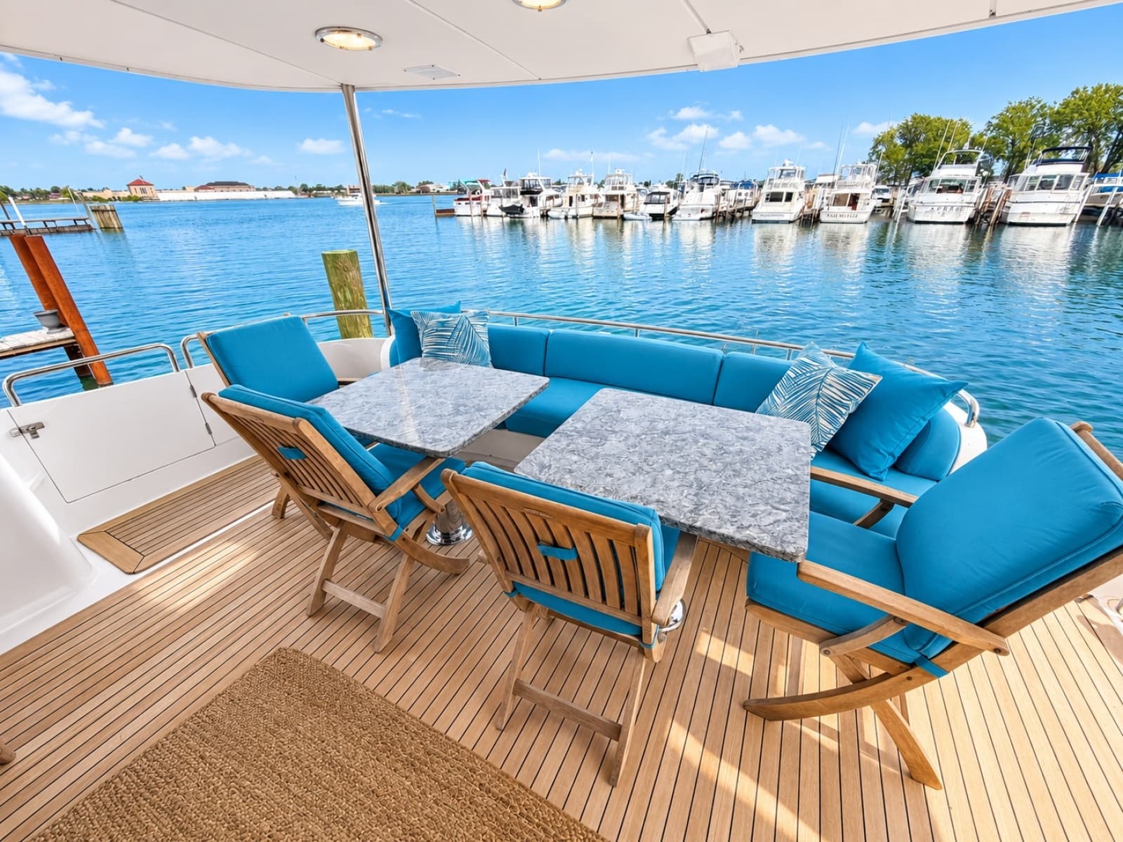 2002 Lazzara Yachts 80 Skylounge - Photo 25