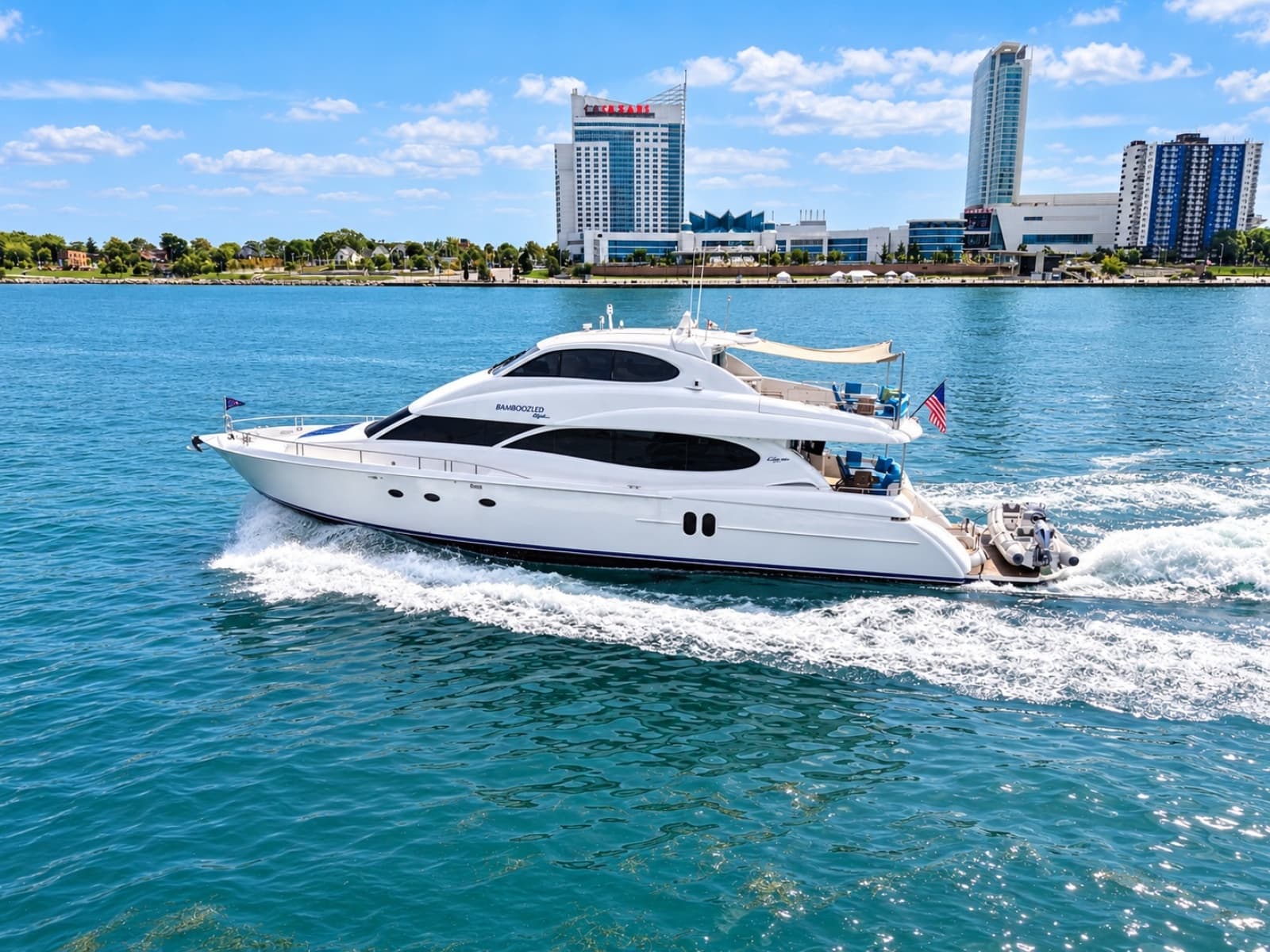 2002 Lazzara Yachts 80 Skylounge - Photo 17
