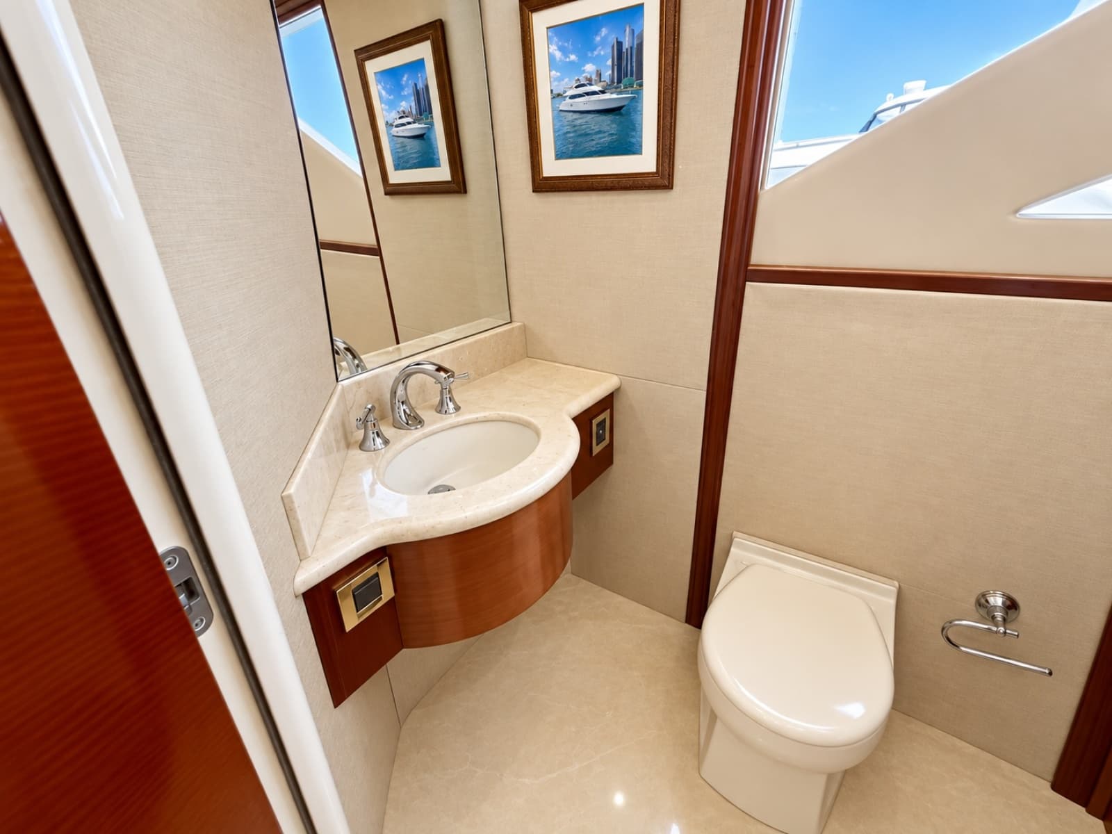 2002 Lazzara Yachts 80 Skylounge - Photo 45