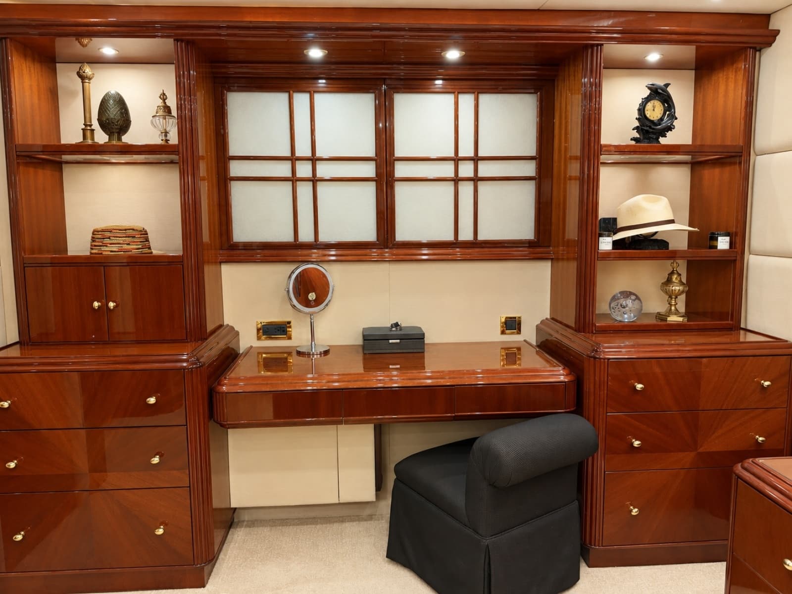 2002 Lazzara Yachts 80 Skylounge - Photo 65