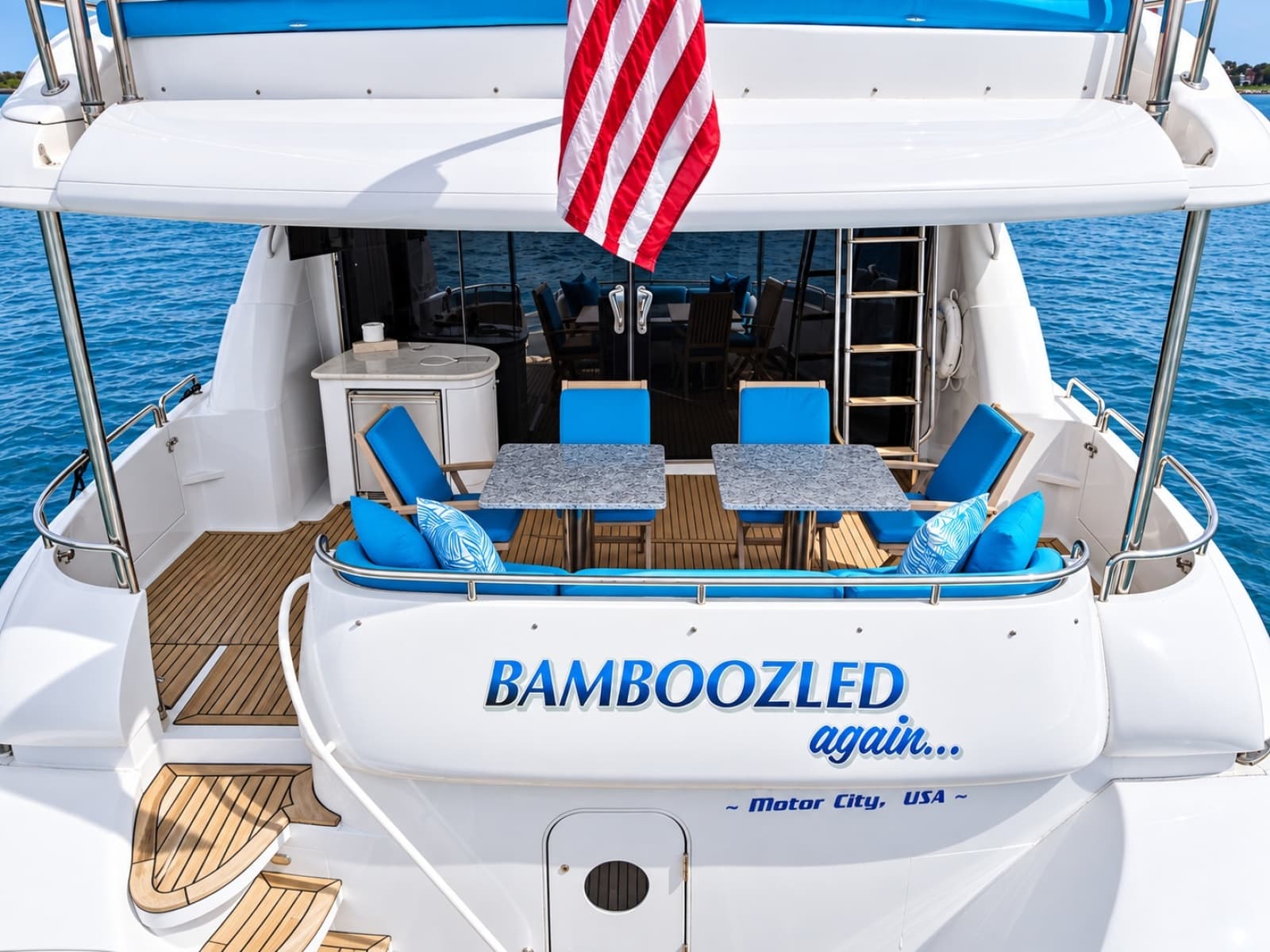 2002 Lazzara Yachts 80 Skylounge - Photo 11