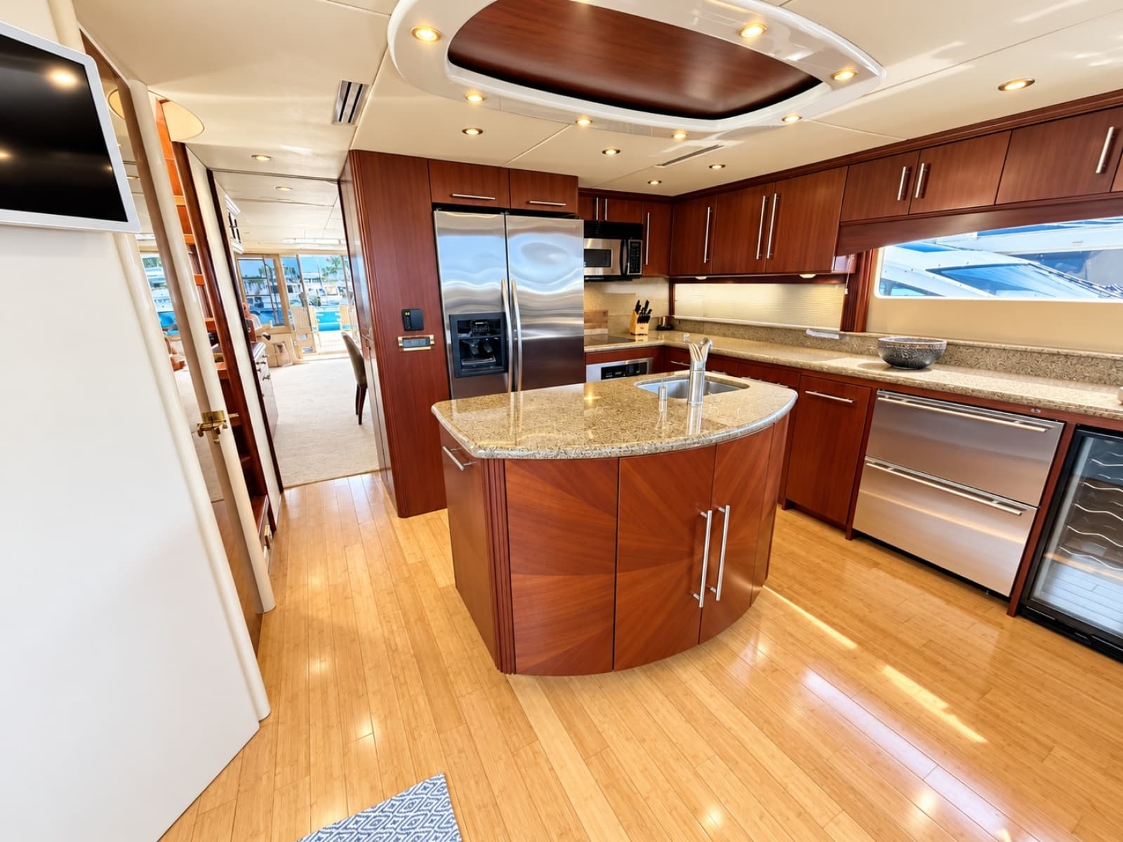 2002 Lazzara Yachts 80 Skylounge - Photo 37