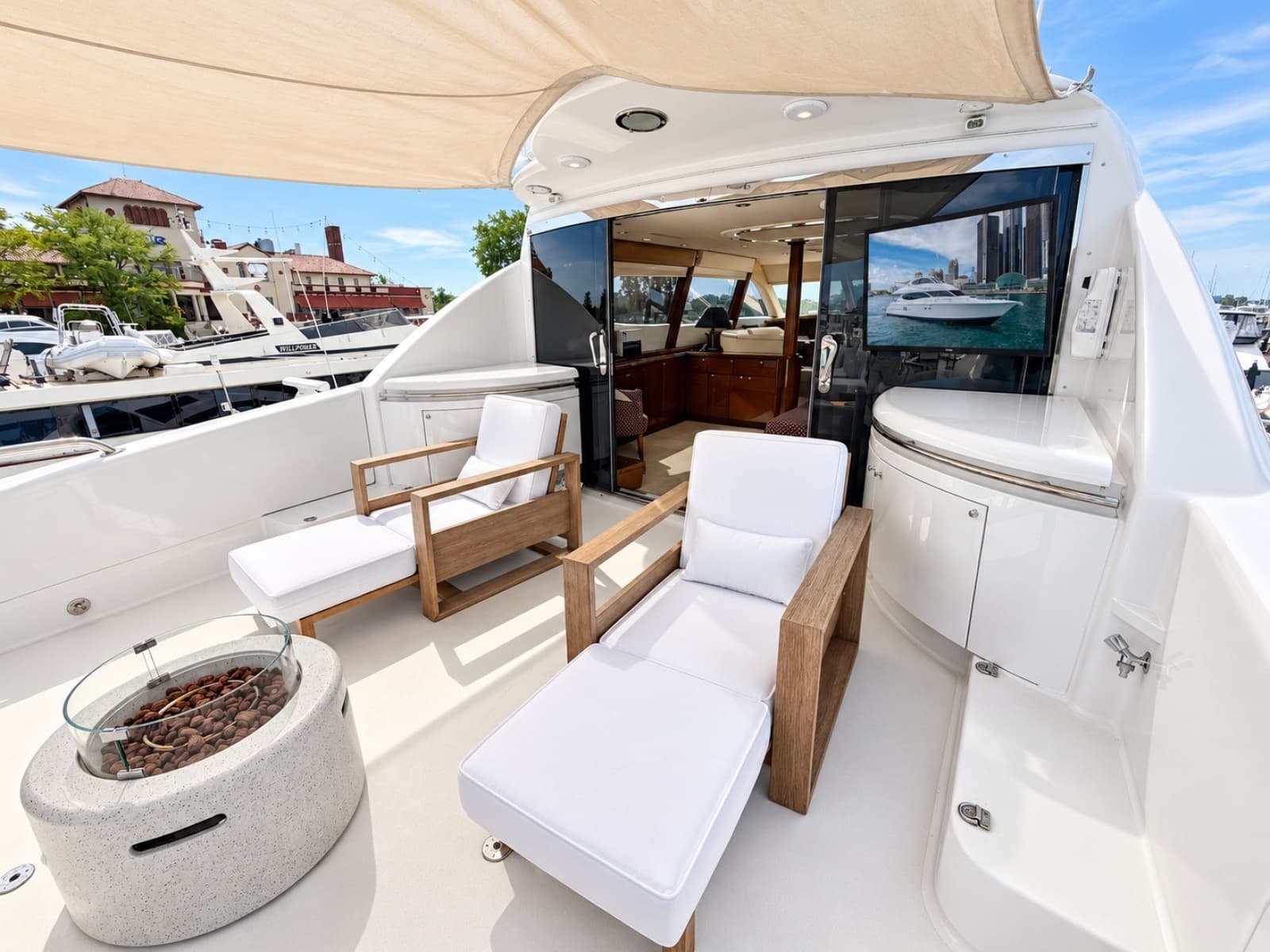 2002 Lazzara Yachts 80 Skylounge - Photo 59