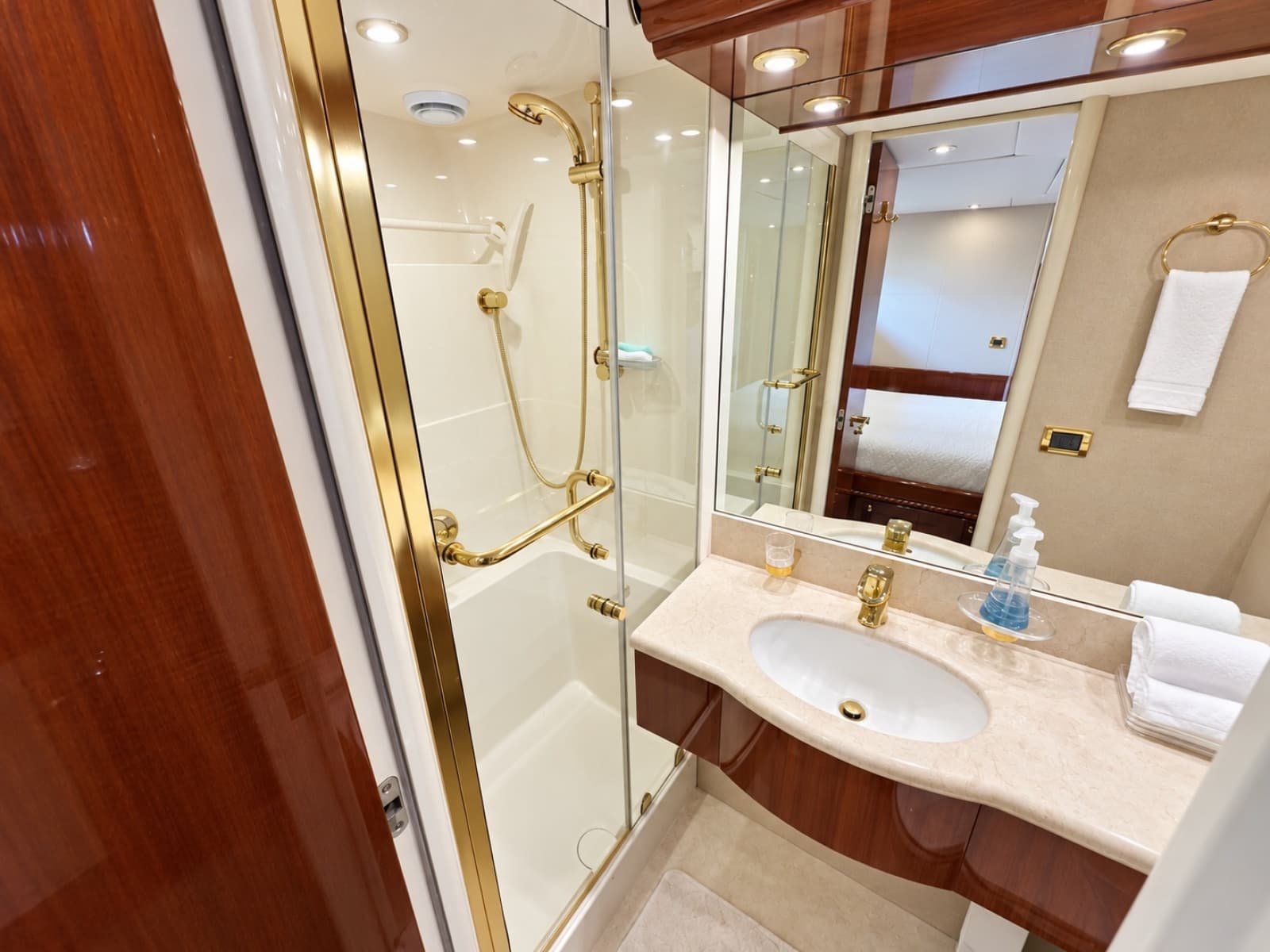 2002 Lazzara Yachts 80 Skylounge - Photo 91