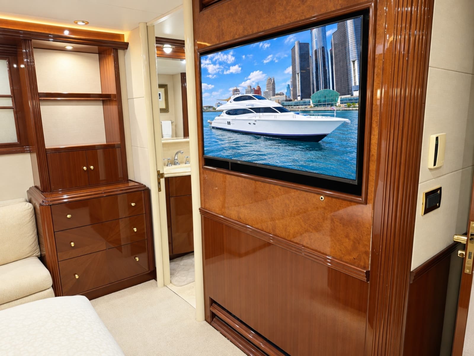 2002 Lazzara Yachts 80 Skylounge - Photo 66
