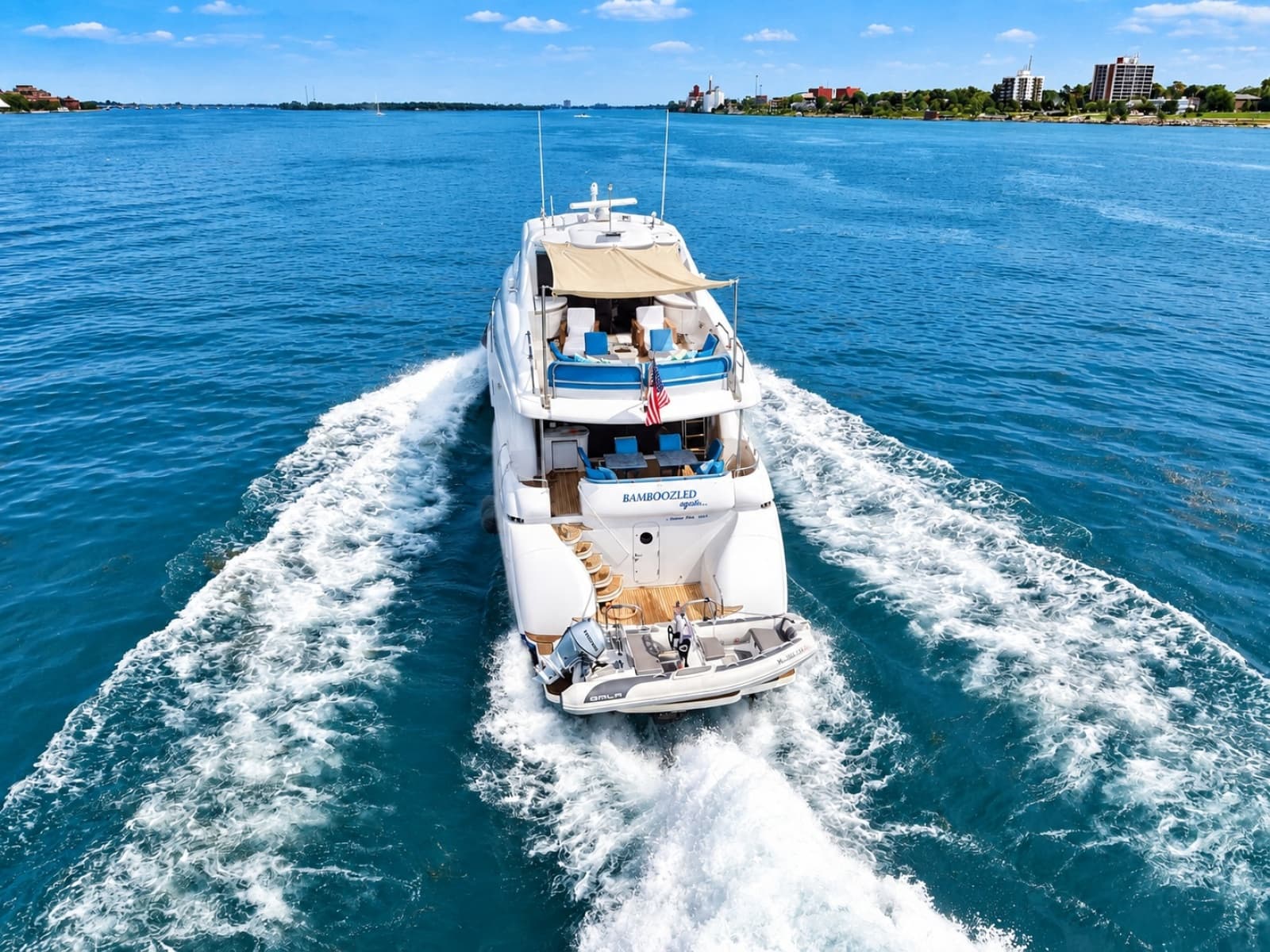 2002 Lazzara Yachts 80 Skylounge - Photo 19