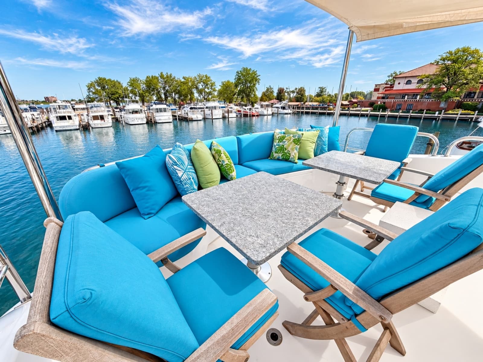 2002 Lazzara Yachts 80 Skylounge - Photo 58