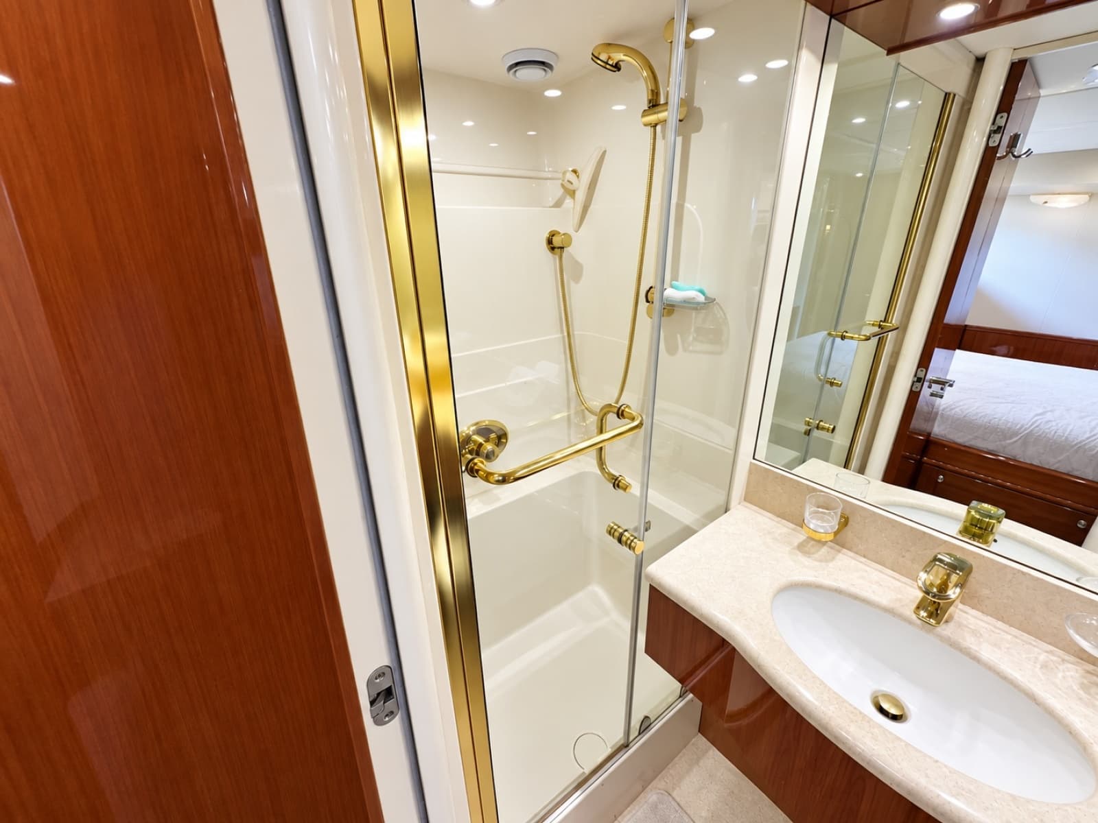 2002 Lazzara Yachts 80 Skylounge - Photo 87