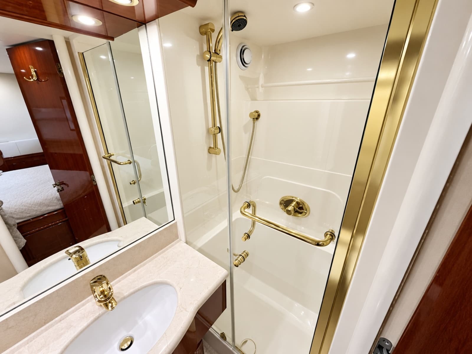 2002 Lazzara Yachts 80 Skylounge - Photo 85