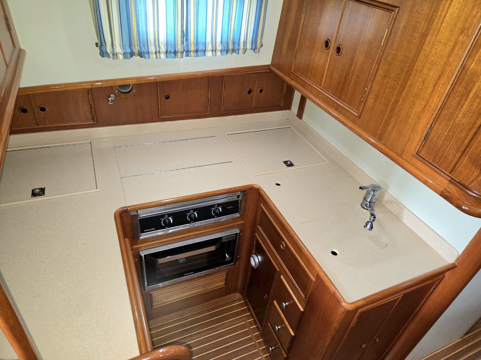 2001 Grand Banks Eastbay 43 HX SX - Photo 20