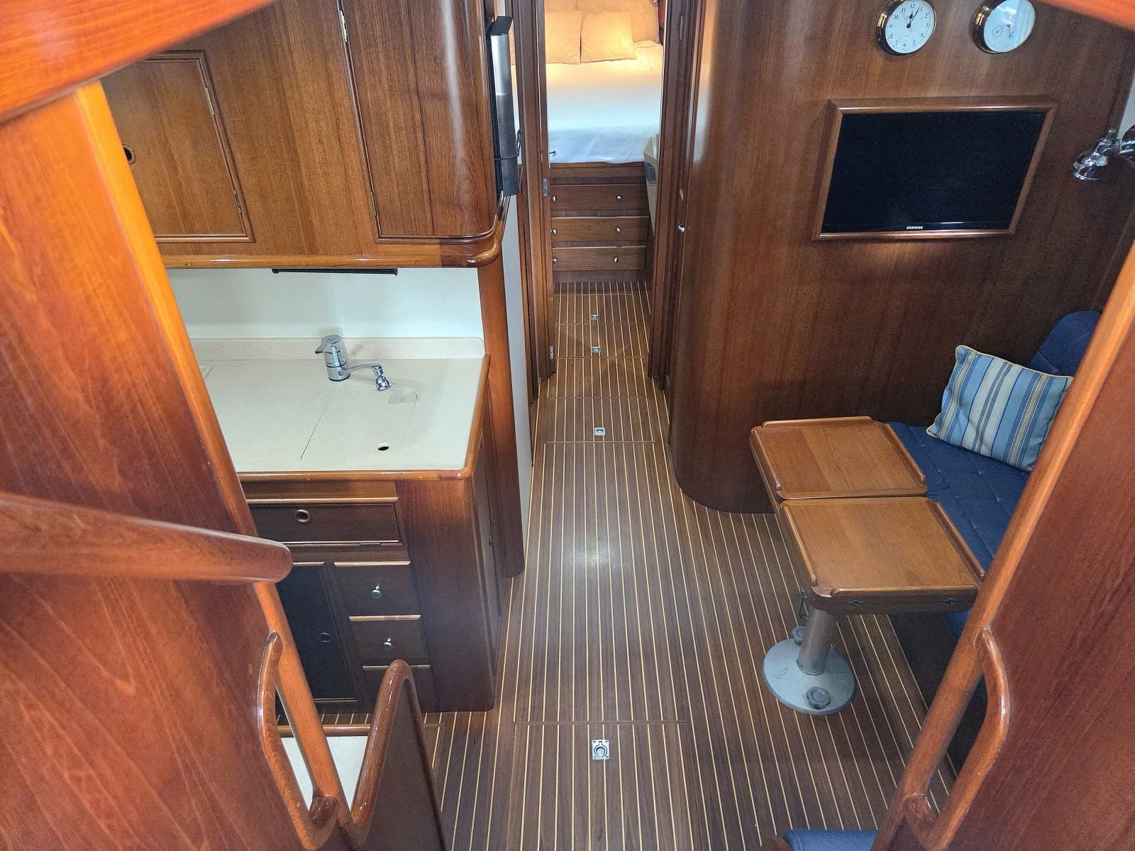 2001 Grand Banks Eastbay 43 HX SX - Photo 18
