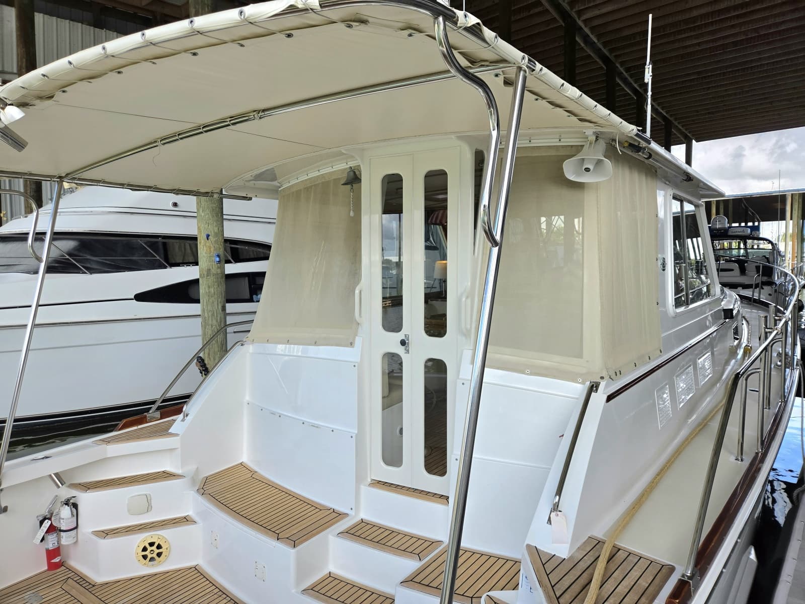 2001 Grand Banks Eastbay 43 HX SX - Photo 9