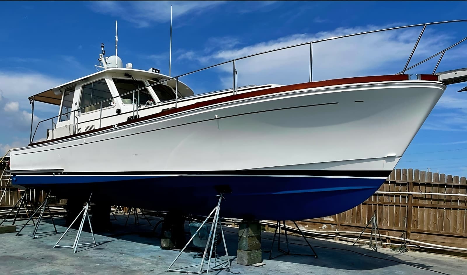 2001 Grand Banks Eastbay 43 HX SX - Photo 1