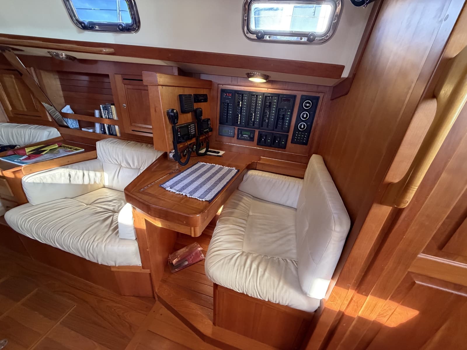 2011 Tartan 4300 - Photo 8