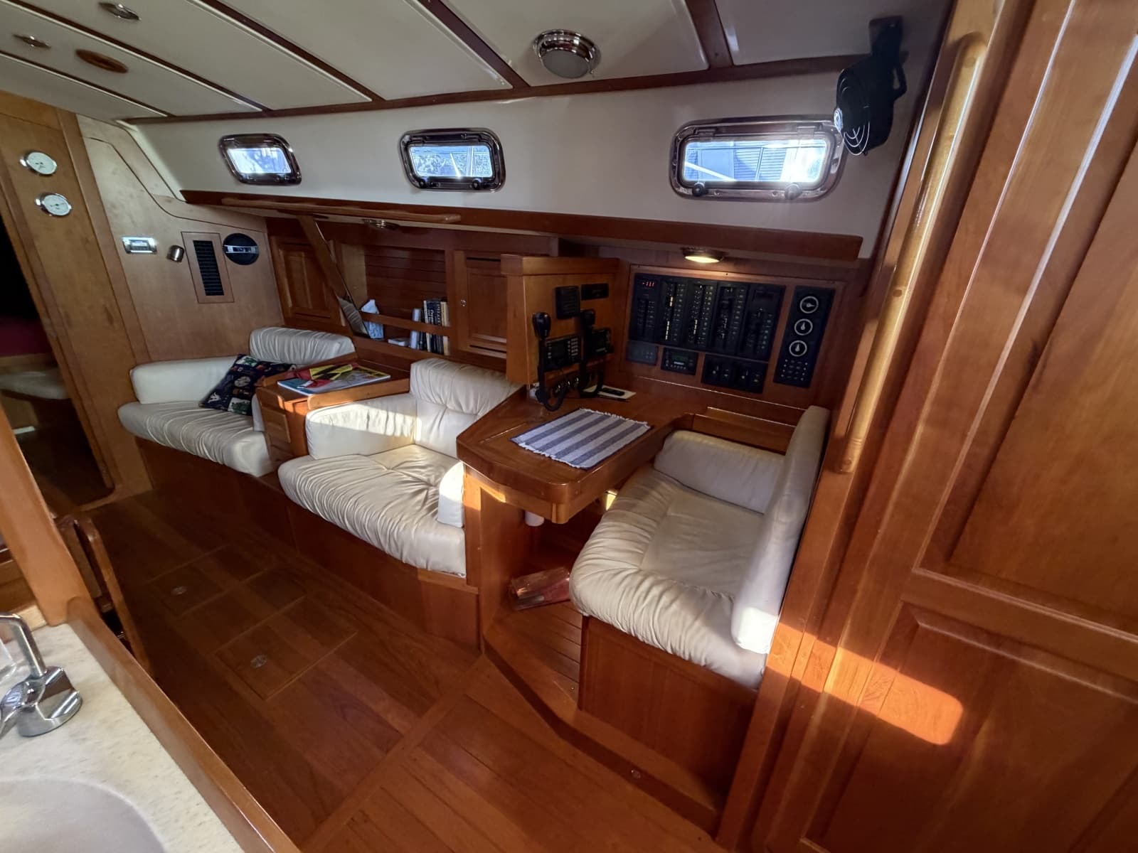 2011 Tartan 4300 - Photo 9