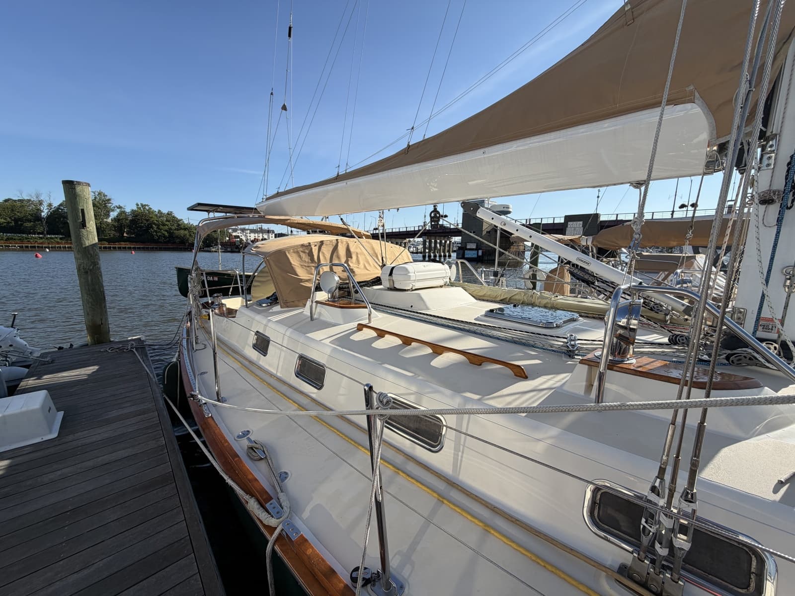 2011 Tartan 4300 - Photo 29
