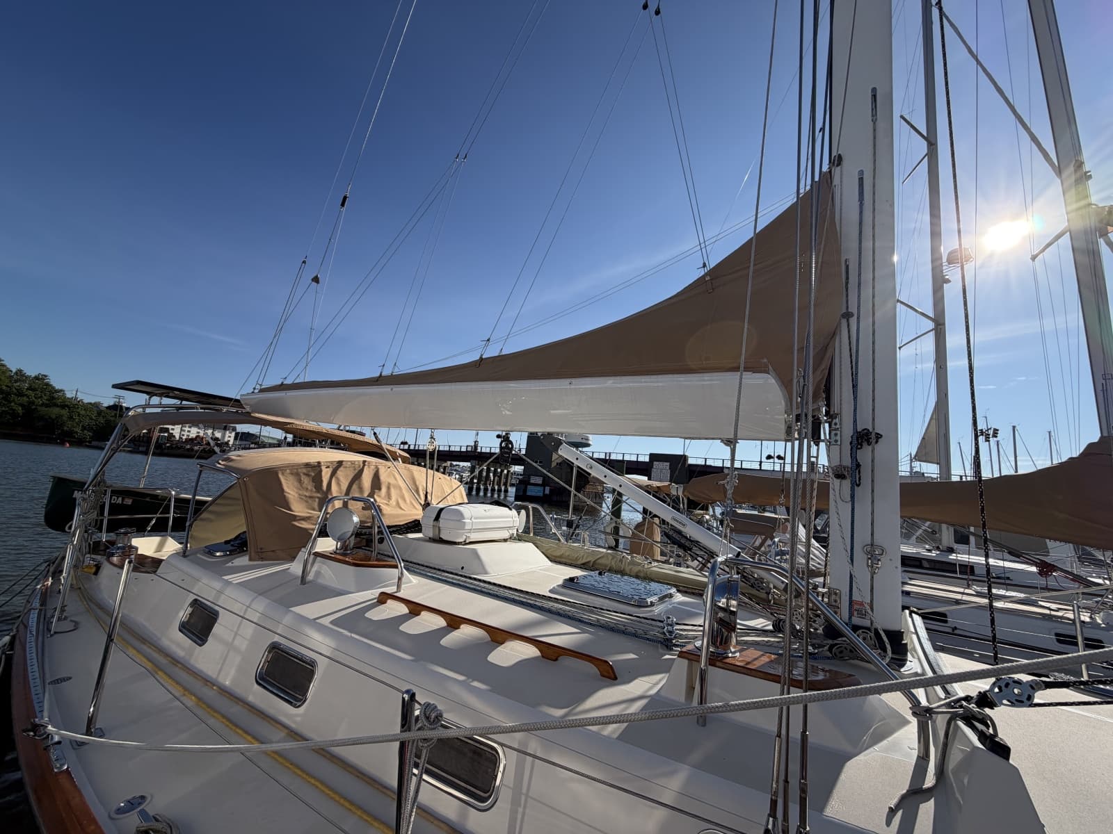 2011 Tartan 4300 - Photo 28