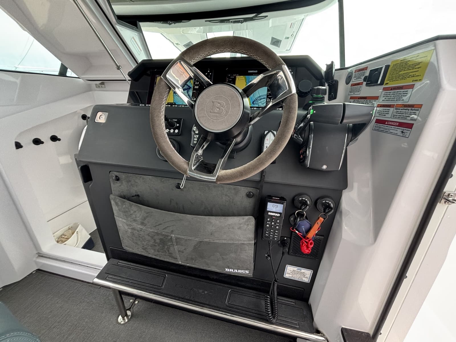 2024 Axopar 37XC Cross Cabin - Photo 21