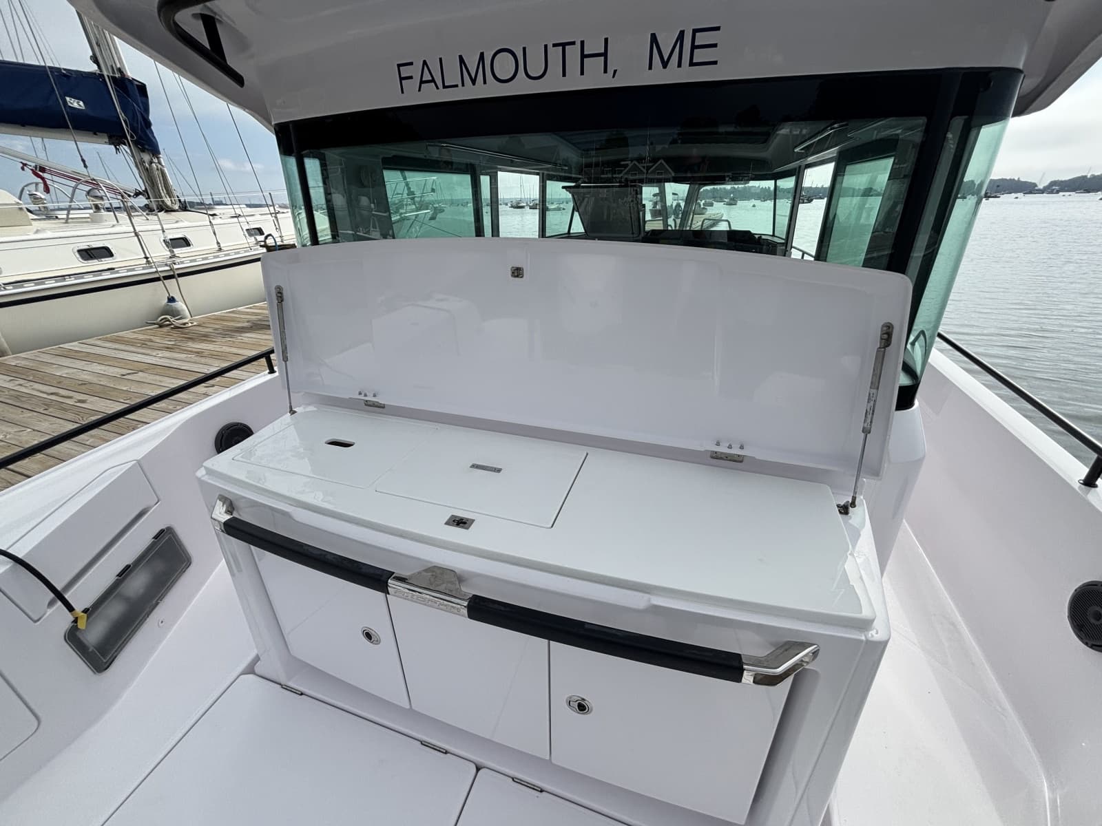 2024 Axopar 37XC Cross Cabin - Photo 30