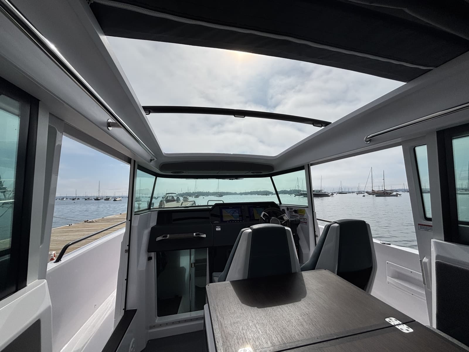 2024 Axopar 37XC Cross Cabin - Photo 12