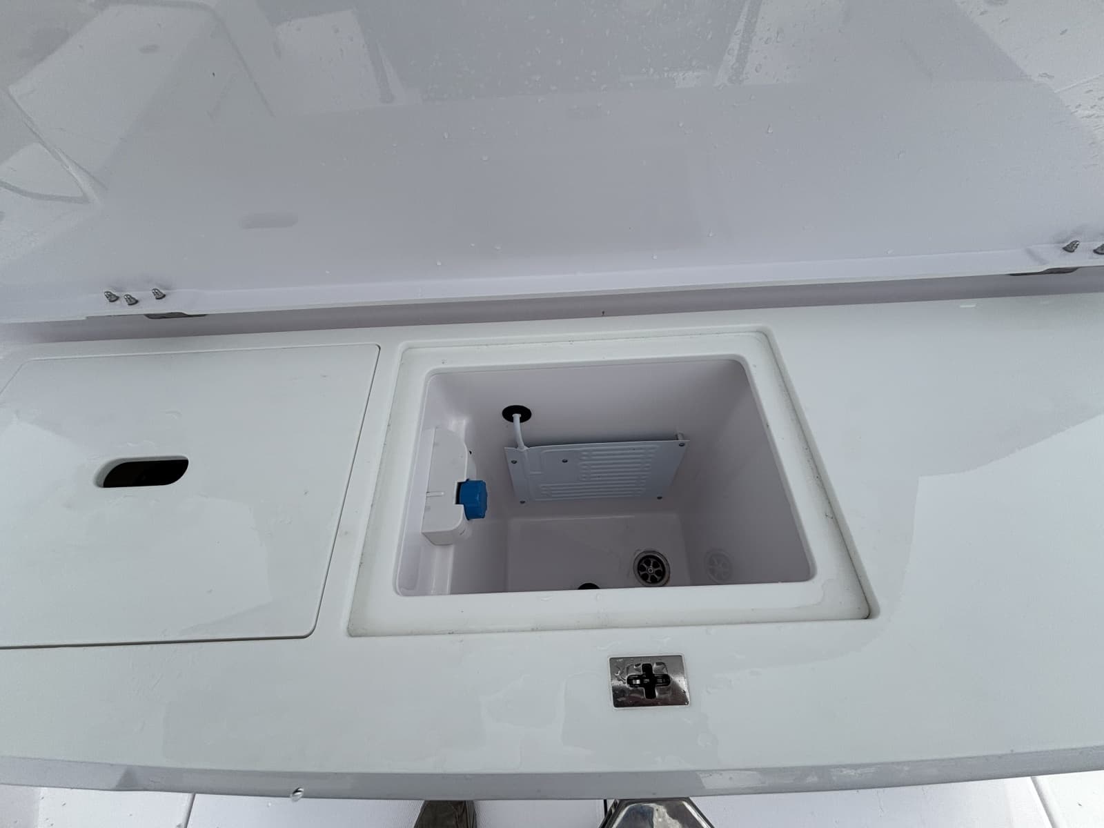 2024 Axopar 37XC Cross Cabin - Photo 32