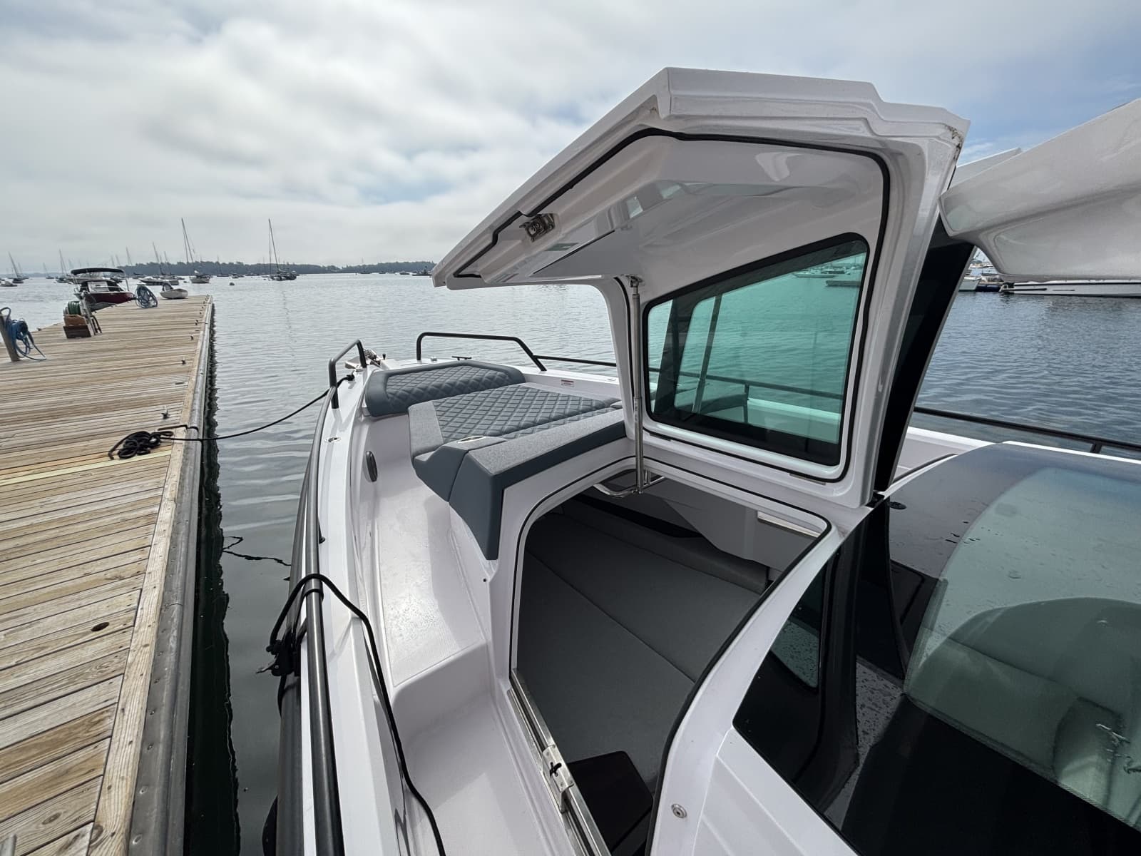 2024 Axopar 37XC Cross Cabin - Photo 36